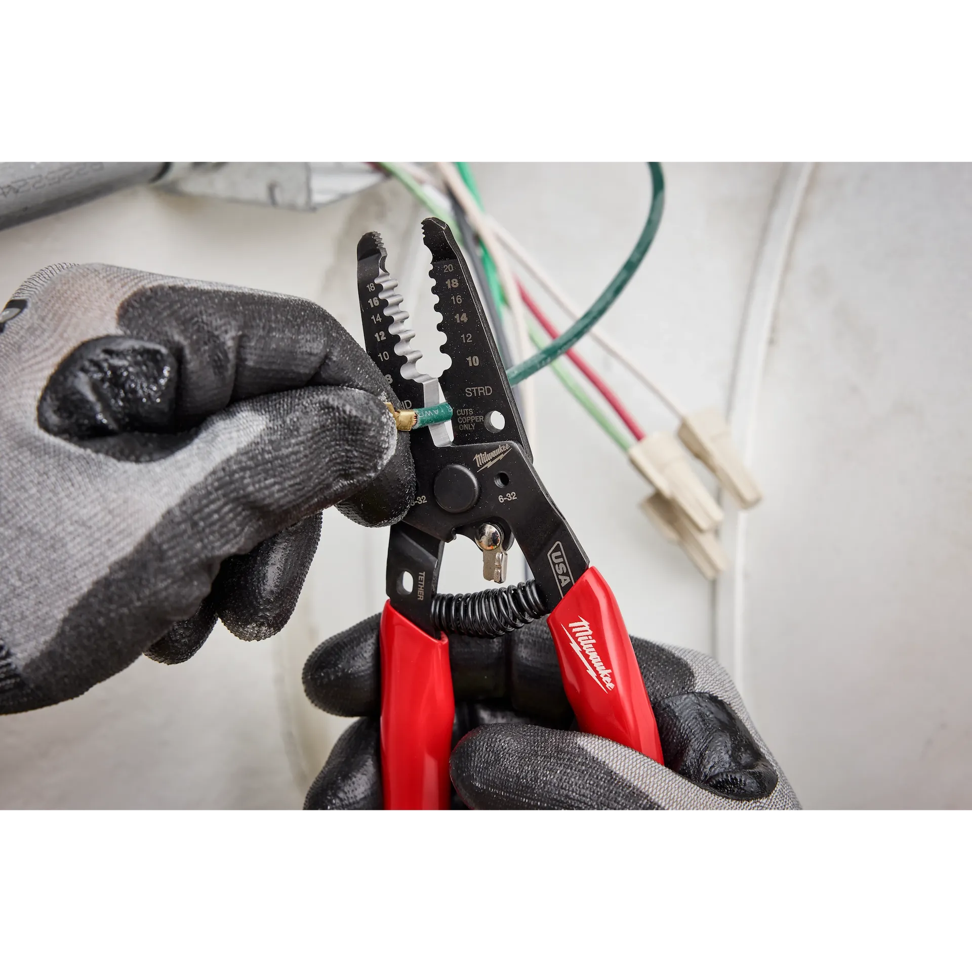 Milwaukee MT702 - 8-20 AWG Dipped Grip Wire Stripper & Cutter (USA)