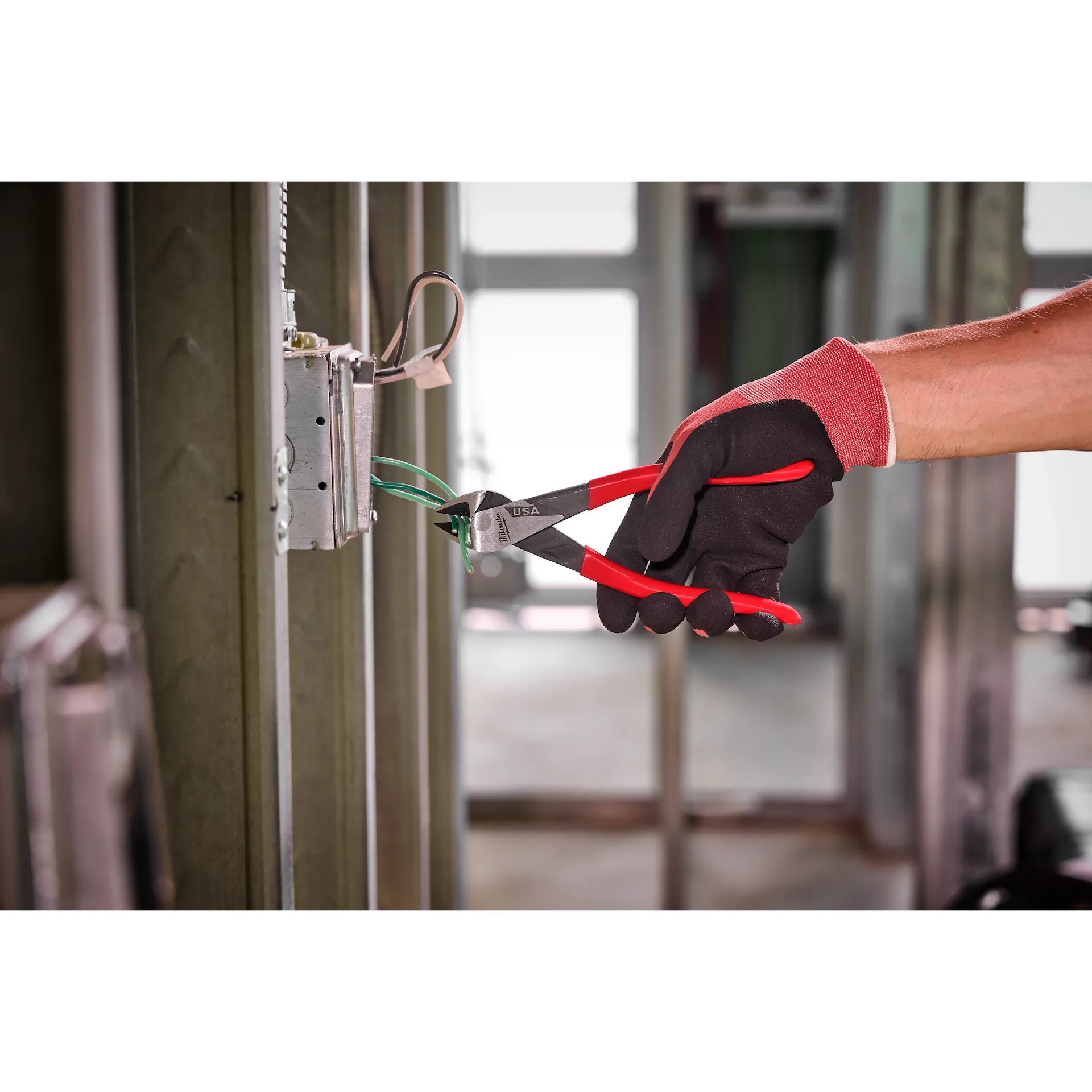 Milwaukee MT500-6 - 6 PC. Dipped Grip Cutting Pliers, Wire Stripper, & Cushion Grip Screwdrivers Set (USA)