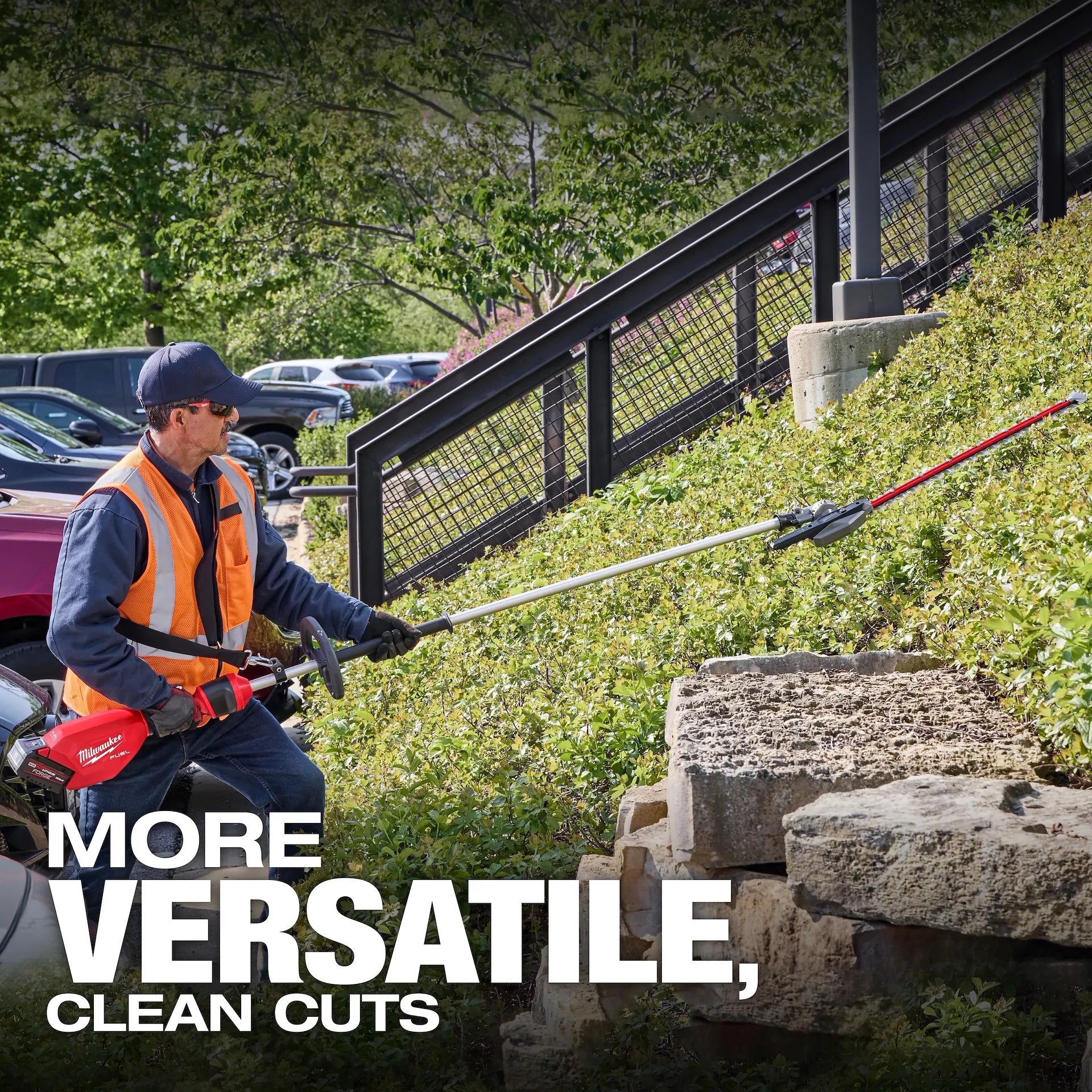 Milwaukee 3035-21 - M18 FUEL Extended Pole Articulating Hedge Trimmer Kit