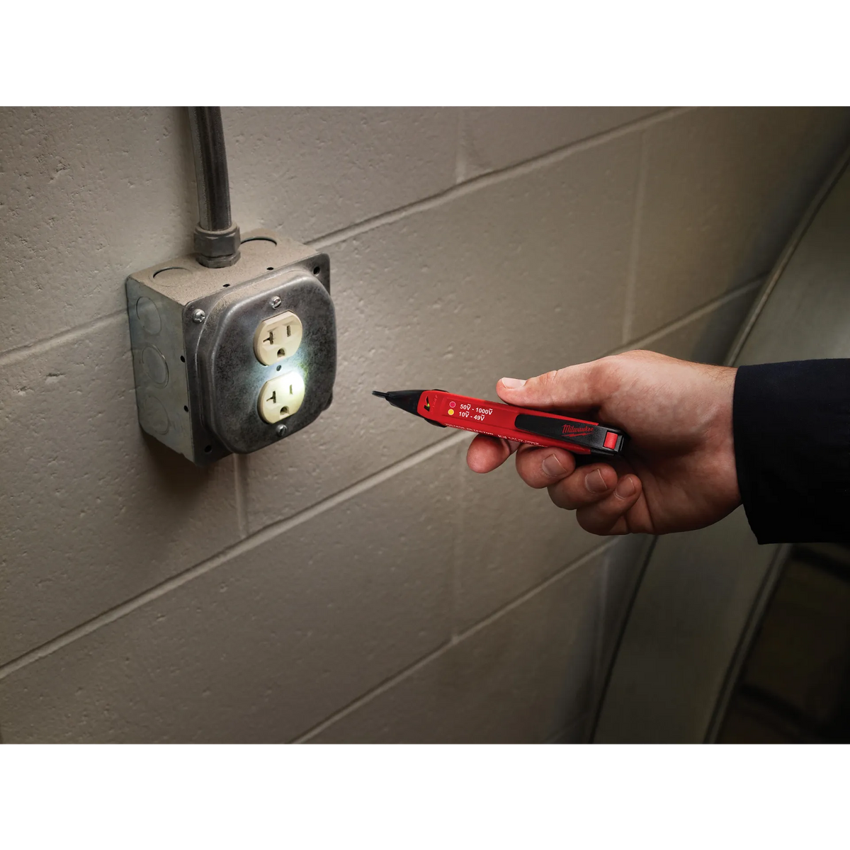 Milwaukee 2203-20 - 10-1000Ṽ Dual Range Voltage Detector