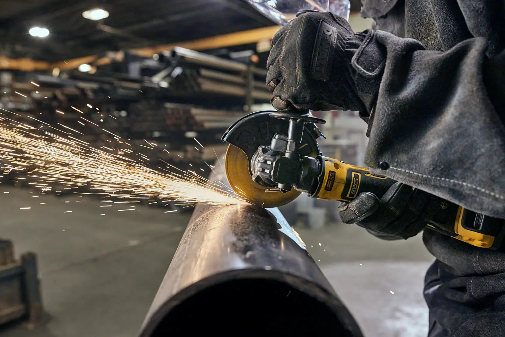 DEWALT DCG402B - 20V MAX* ATOMIC 4-1/2-in. Angle Grinder