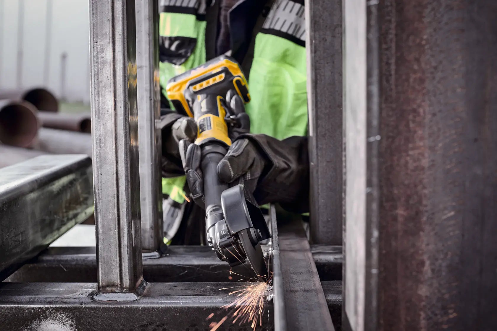 DEWALT DCG432XB - ATOMIC™ 20V MAX* 4 in. Extended Cut-Off Tool (Tool Only)