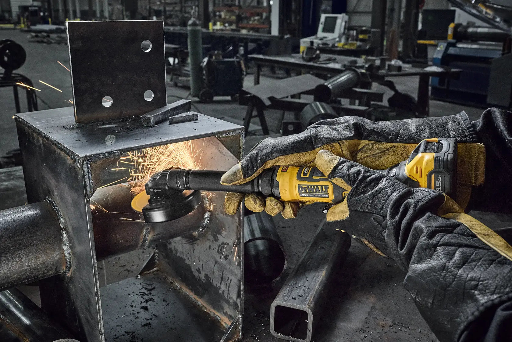 DEWALT DCG432XB - ATOMIC™ 20V MAX* 4 in. Extended Cut-Off Tool (Tool Only)