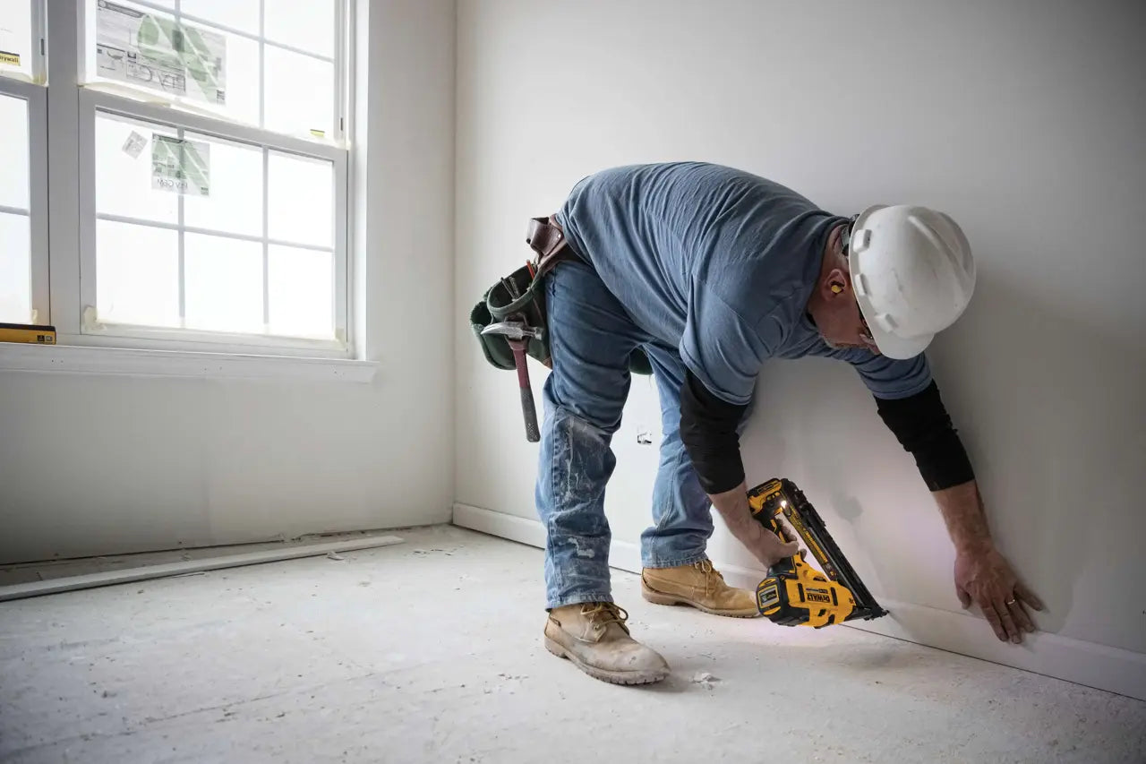 DEWALT DCN650B - 20V MAX* XR® Cordless 15 Gauge Angled Finish Nailer