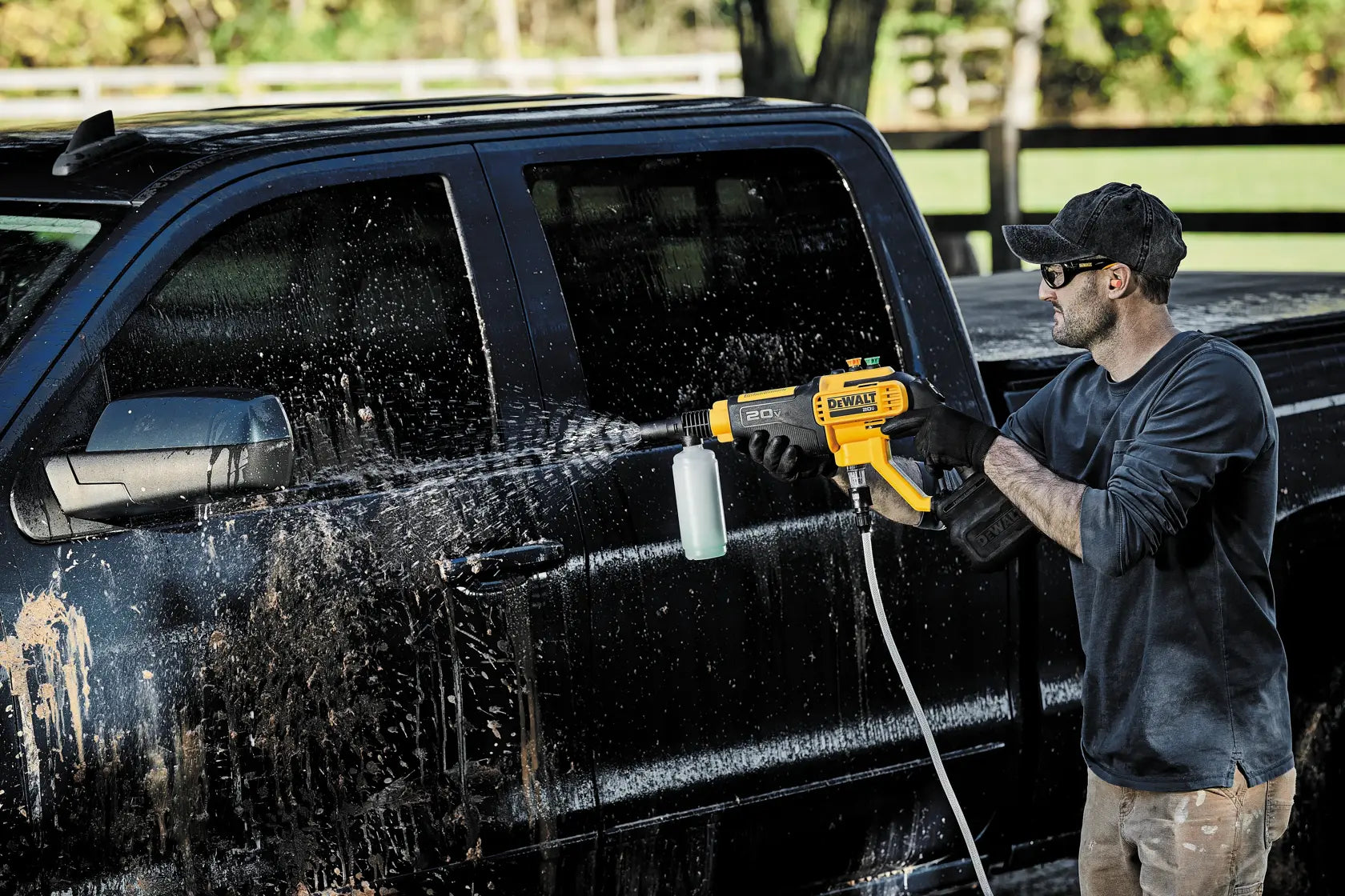 DEWALT DCPW550P1 - 20V MAX 550 PSI Cordless Power Cleaner Kit