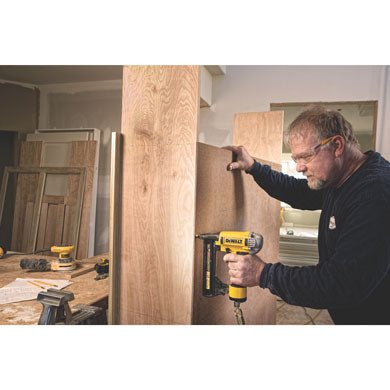 DEWALT DWFP1838 18 GA FINISH STAPLER - Wise Line Tools