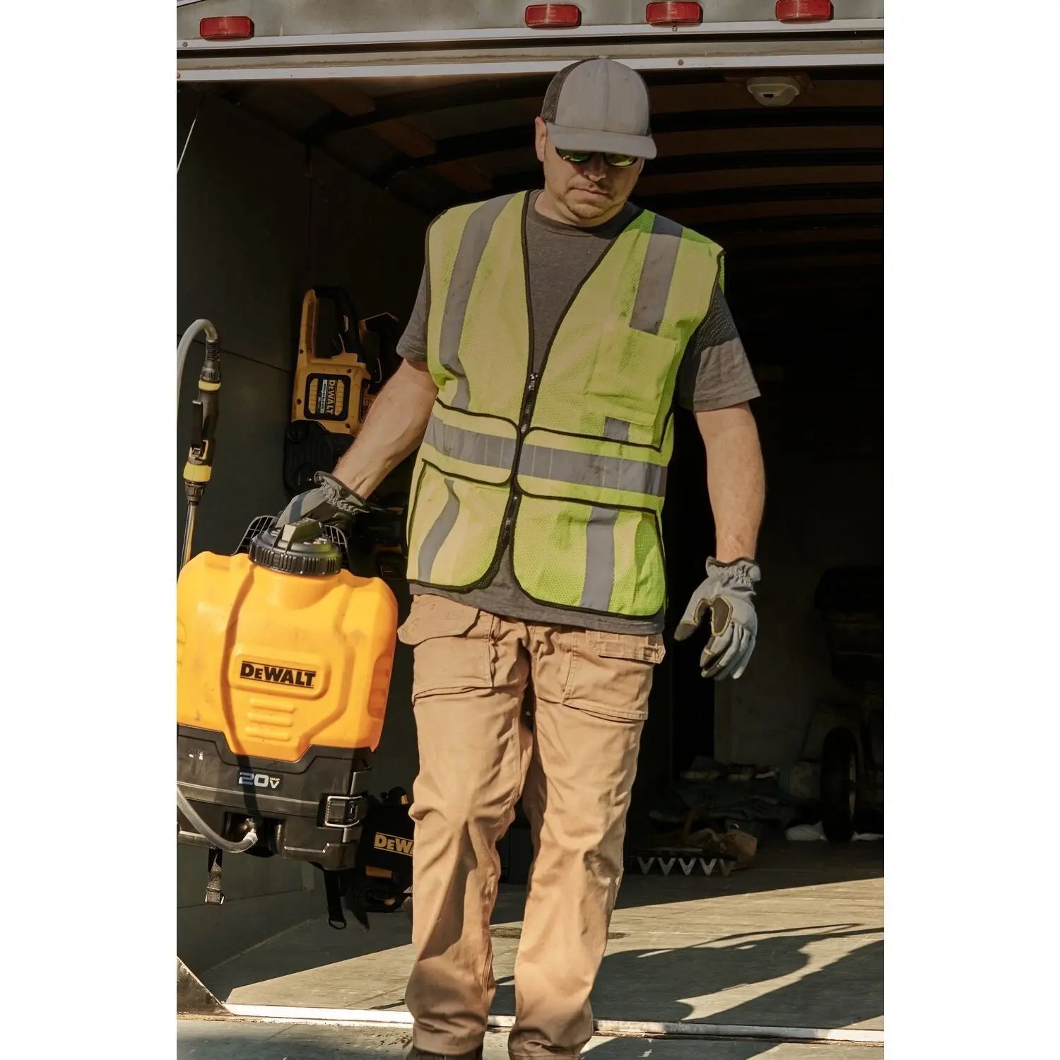 DEWALT DXSP190681B 4 gal. Cordless Backpack Sprayer-(TOOL ONLY) - Wise Line Tools