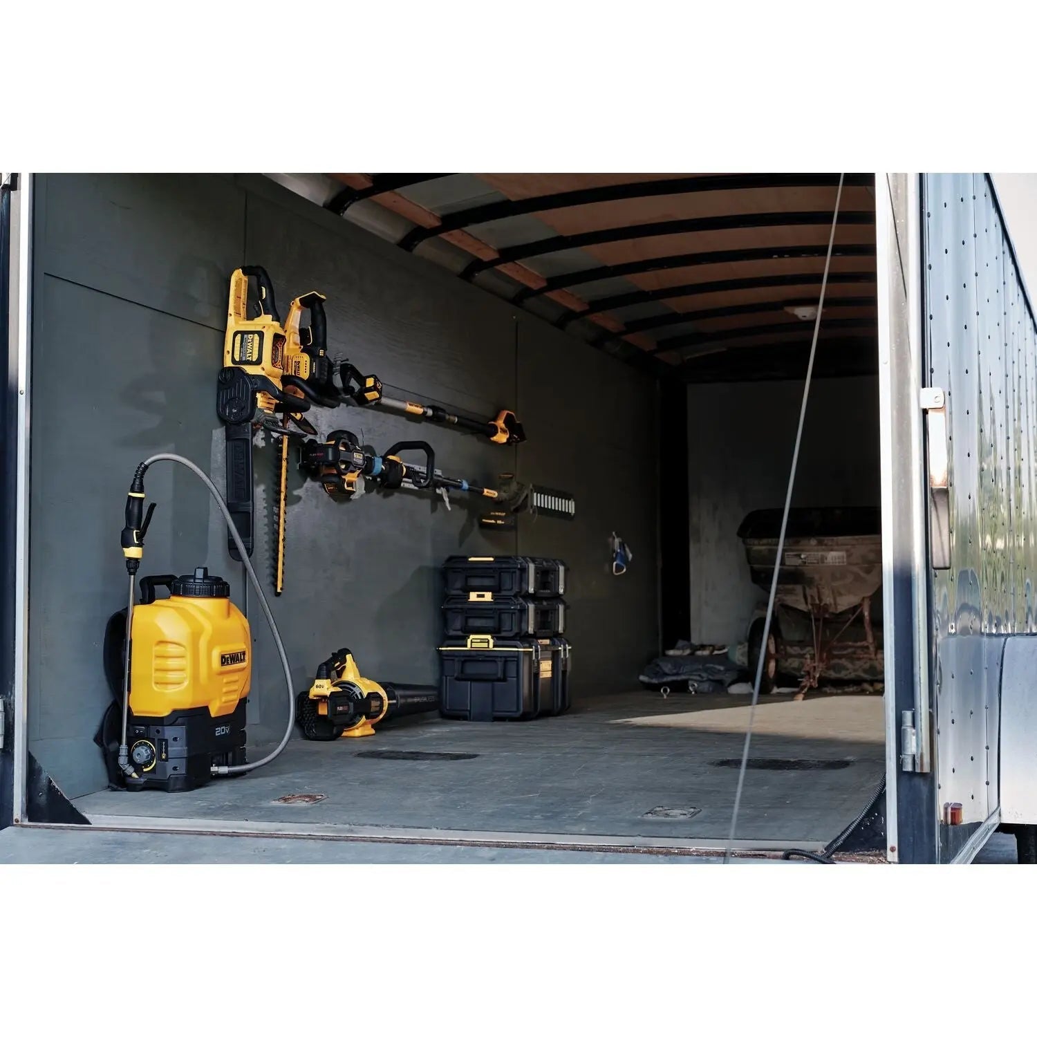 DEWALT DXSP190681B 4 gal. Cordless Backpack Sprayer-(TOOL ONLY) - Wise Line Tools