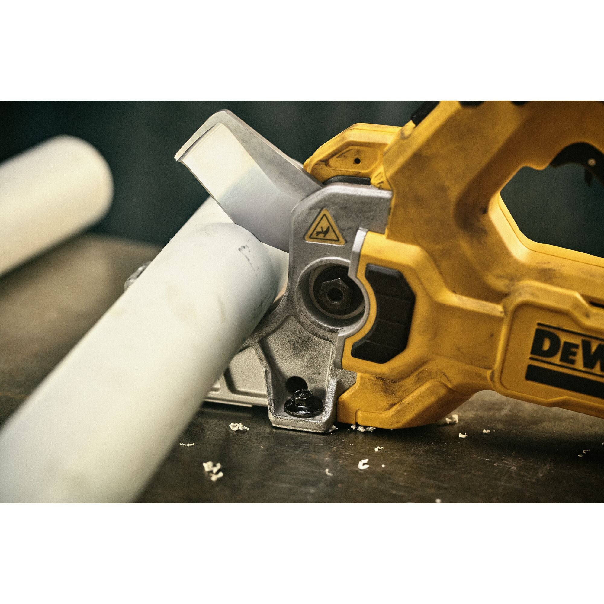 DEWALT DCE180B – DEWALT 20V MAX Plastic Tubing Cutter (Bare) DEWALT