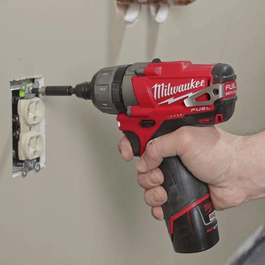 Milwaukee 2402-22 - M12 FUEL™ 1/4" Hex 2-Speed Screwdriver Kit