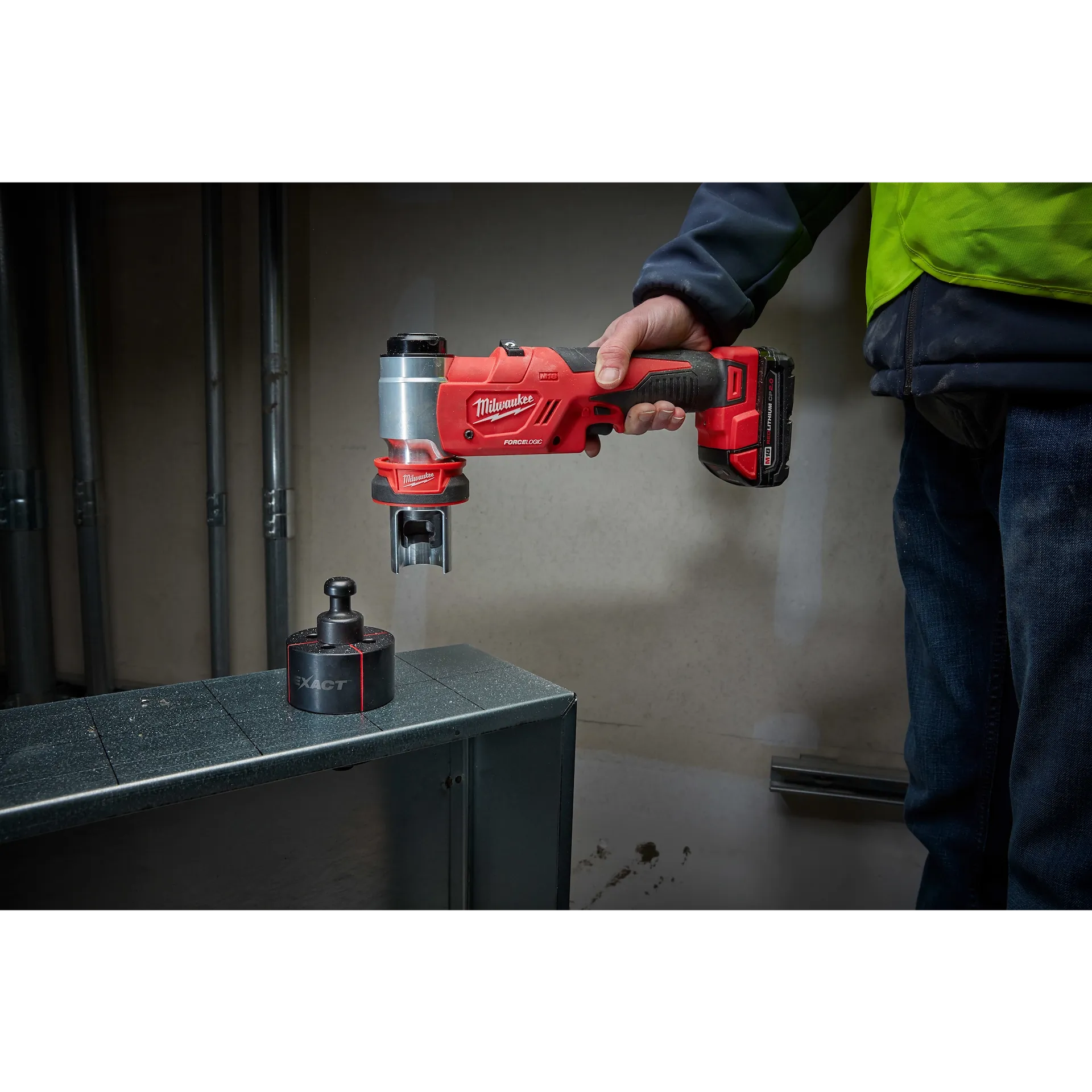 Milwaukee 2677-04 - M18™ FORCE LOGIC™ 6T Knockout Tool 1/2" - 4"