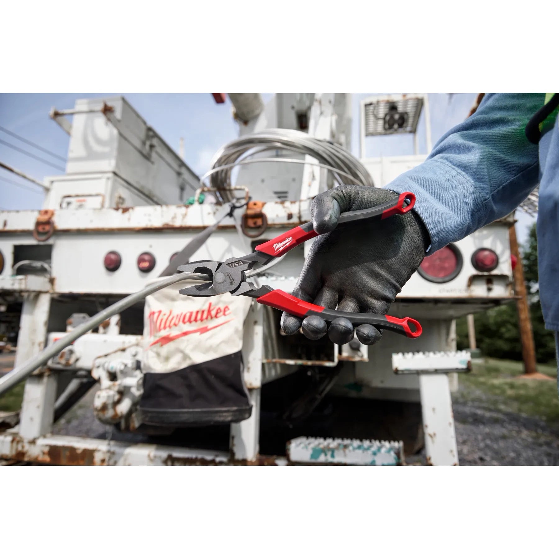 Milwaukee MT550T - 9" Lineman's Comfort Grip Pliers (USA)