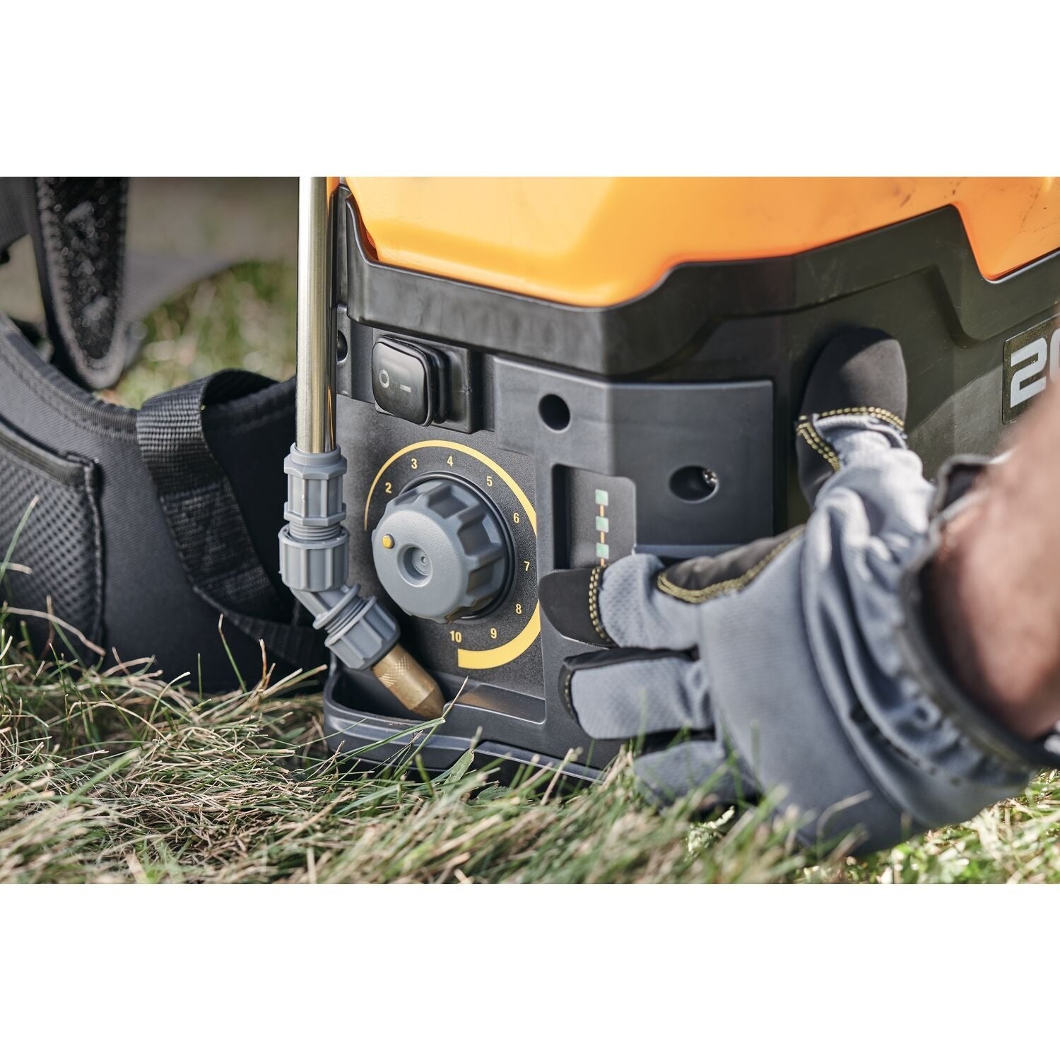 DEWALT DXSP190681B 4 gal. Cordless Backpack Sprayer-(TOOL ONLY) - Wise Line Tools