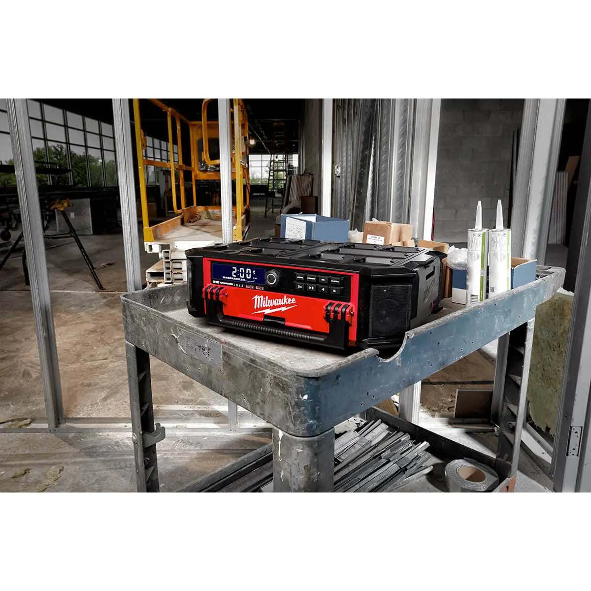 Milwaukee 2950-20 - M18™ PACKOUT™ Radio + Charger