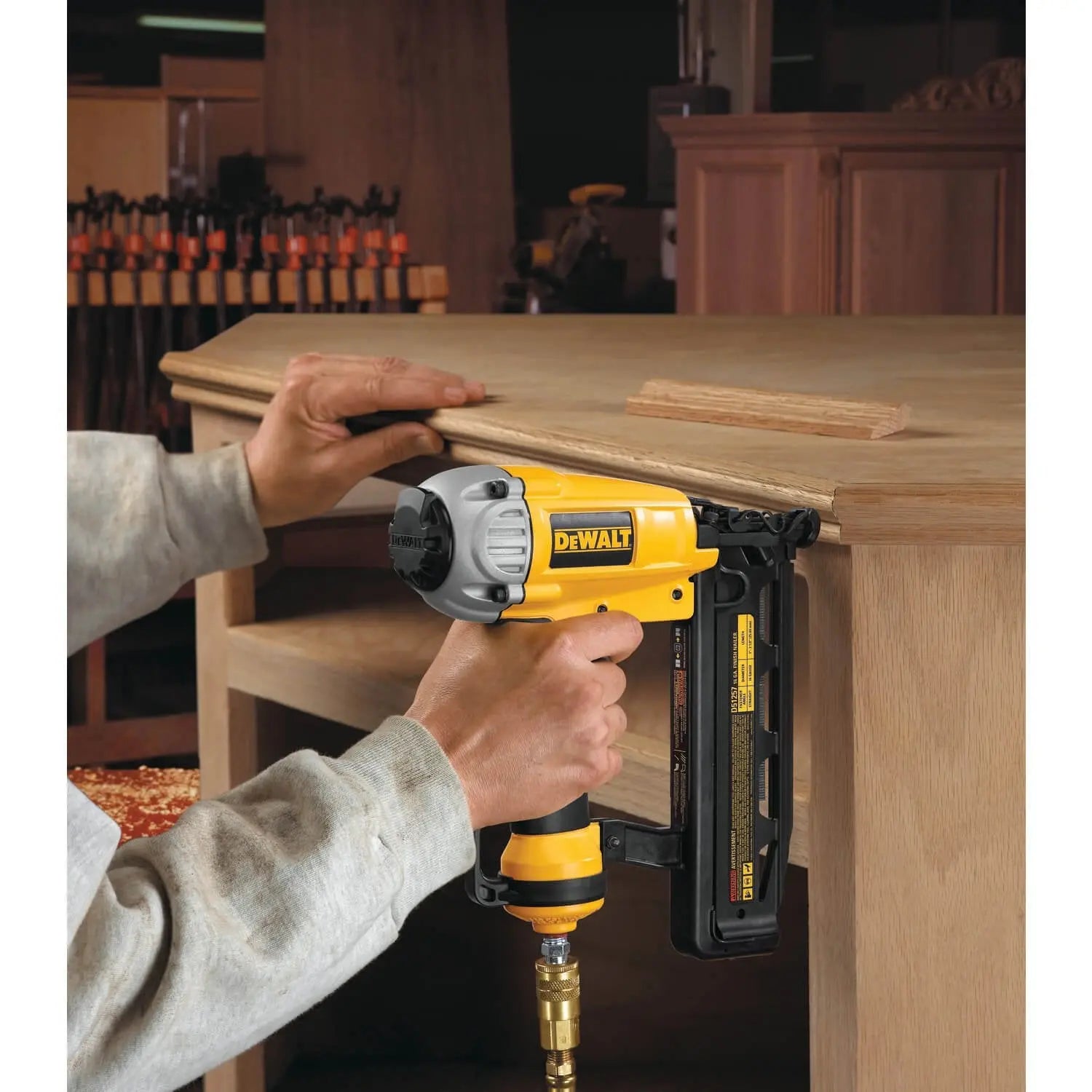 DEWALT DWFP71917-16 Guage Precision Point Finish Nailer