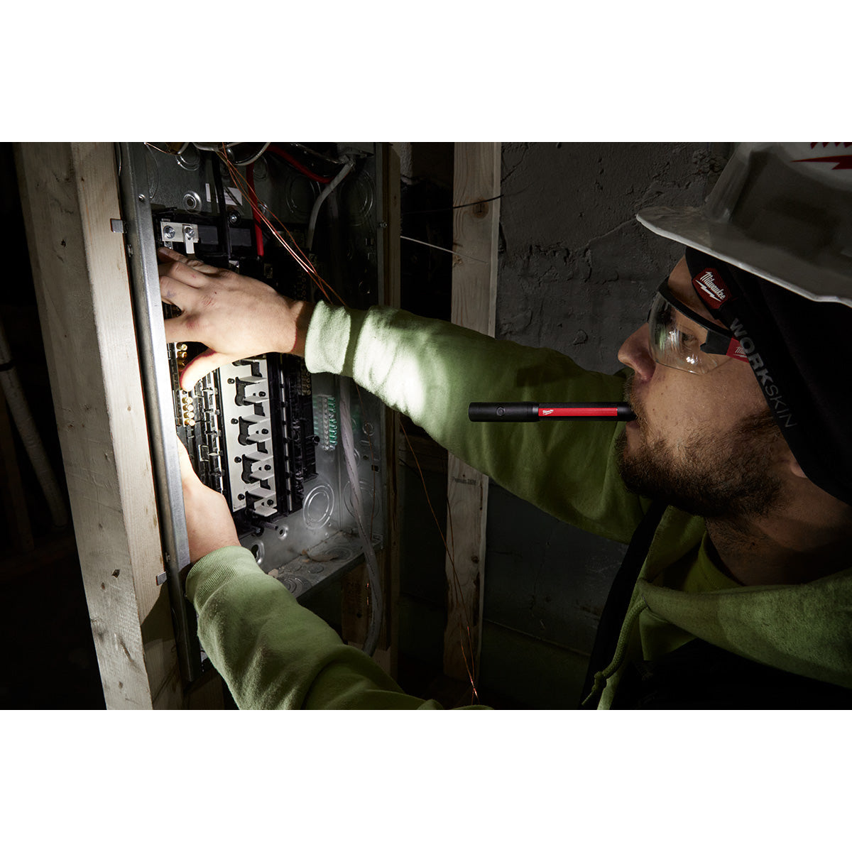 Milwaukee 2010R - Rechargeable 250L Penlight w/ Laser - Wise Line Tools