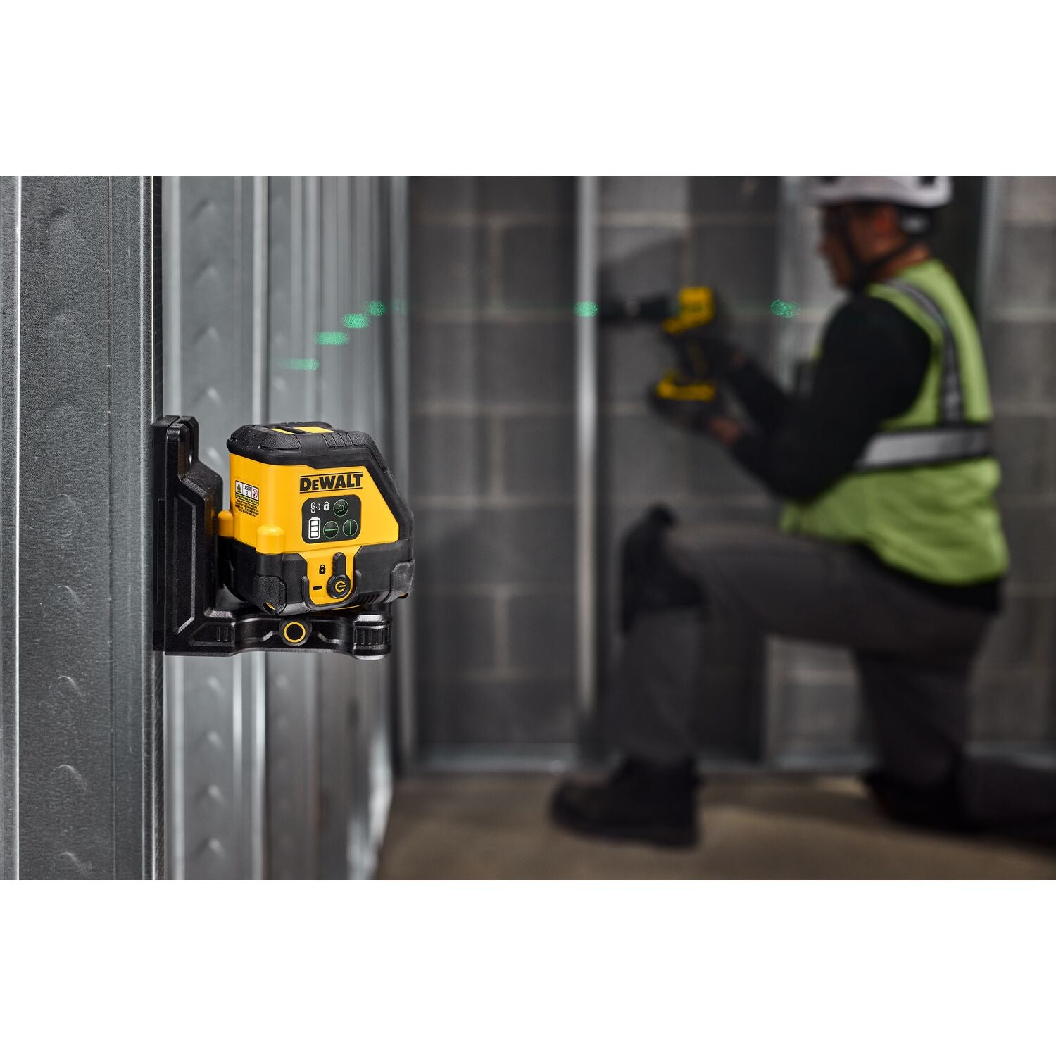 DEWALT DCLE14201GB - USB Rechargeable Green Cross Line Laser Base Kit