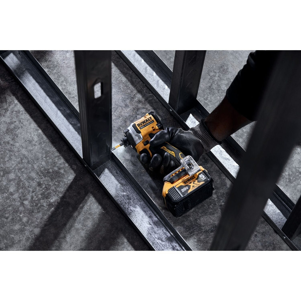 Dewalt DCF850P1 Atomic 20V MAX* 1/4 in. Brushless Cordless 3-Speed Impact Driver Kit