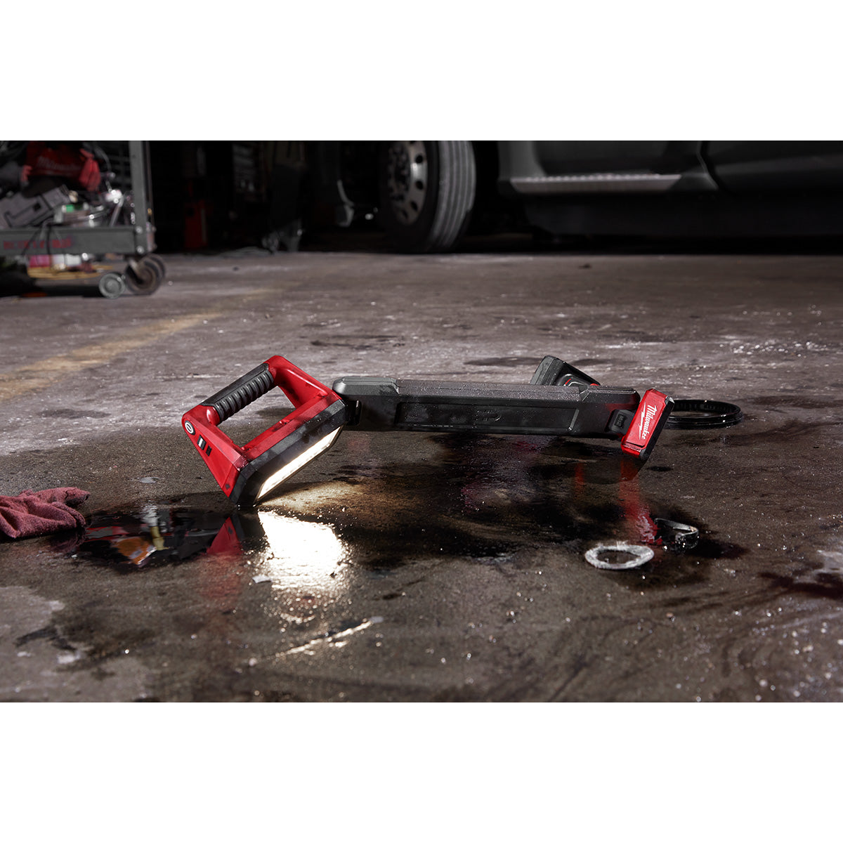 Milwaukee 2126-20 - M12™ Underbody Light - Wise Line Tools