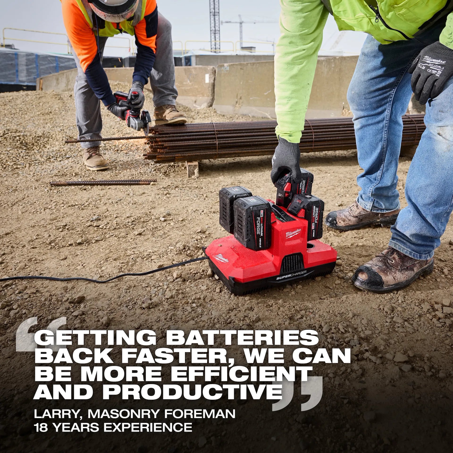 Milwaukee 48-59-1818 - M18™ & M12™ Four Bay Simultaneous Super Charger w/ PACKOUT™ Compatibility