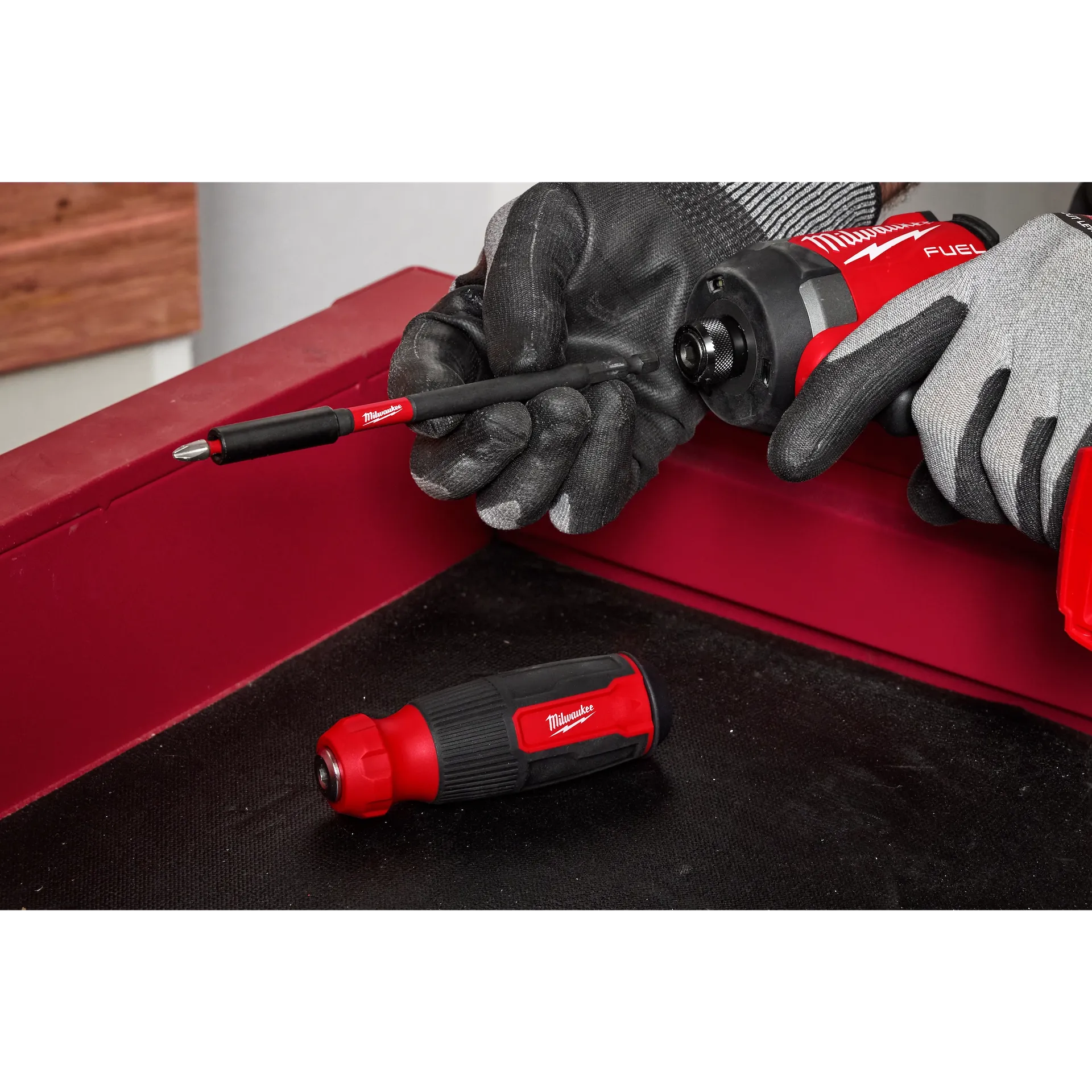 Milwaukee 48-22-2915 - 14-IN-1 Multi-Bit Screwdriver w/ SHOCKWAVE Impact Duty Bits