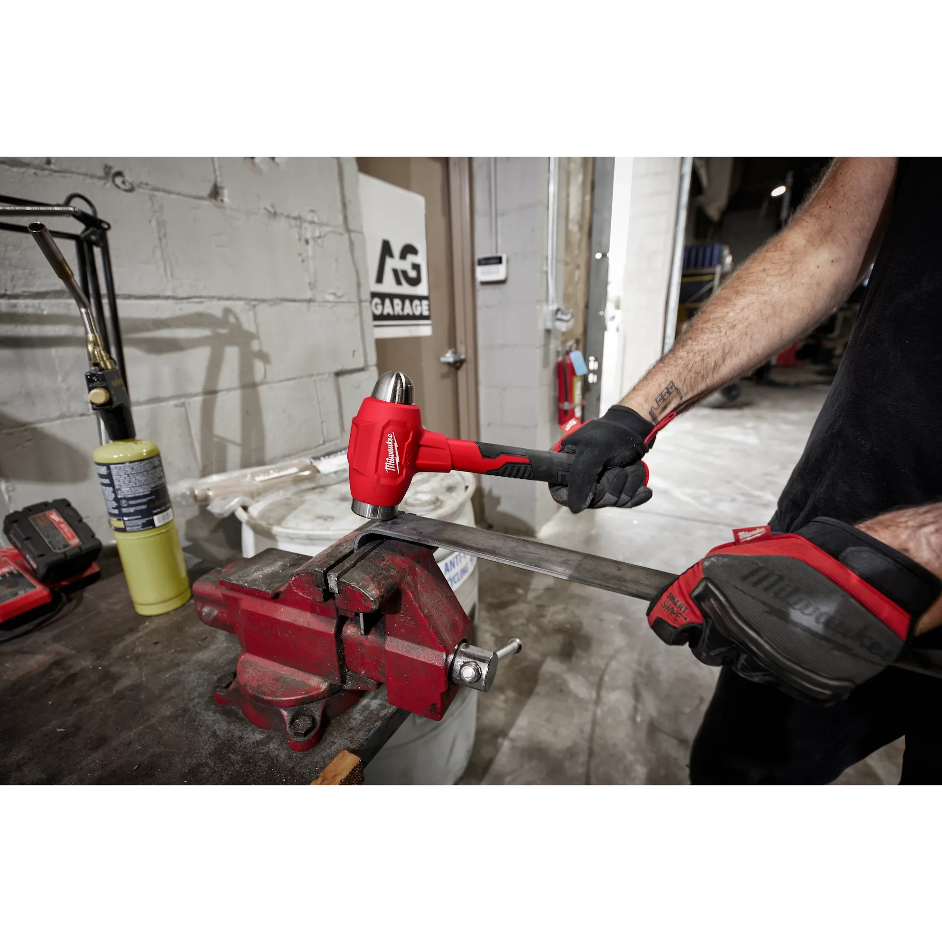 Milwaukee 48-22-9141 - 32oz Dead Blow Ball Peen Hammer