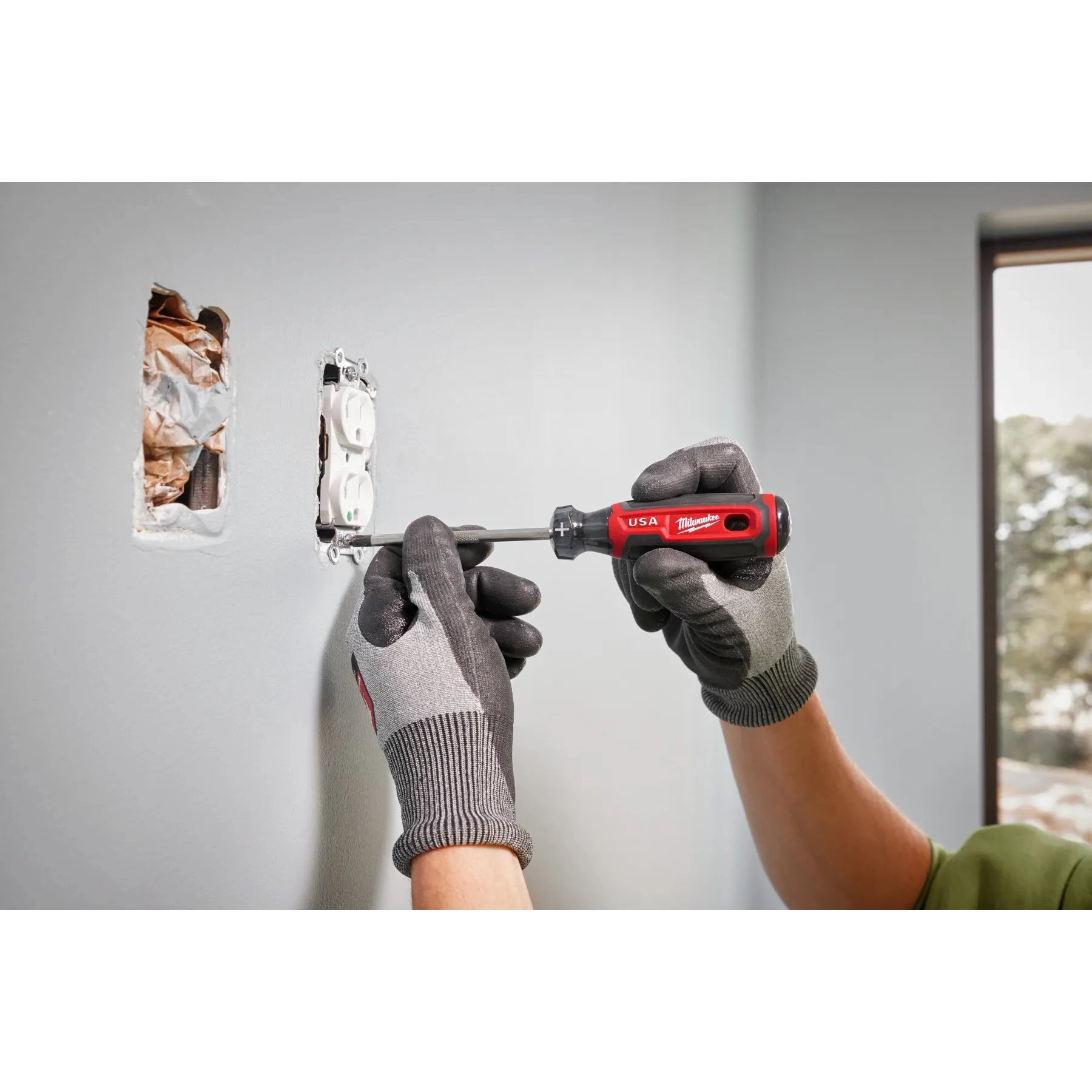Milwaukee MT204 - #2 Phillips 10" Cushion Grip Screwdriver (USA)