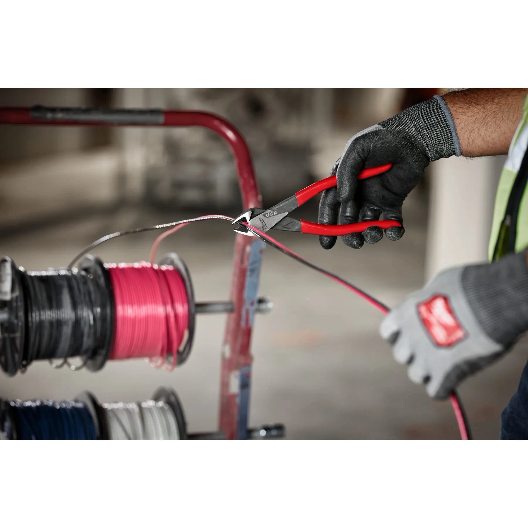 Milwaukee MT507 - 7" Diagonal Dipped Grip Cutting Pliers (USA)