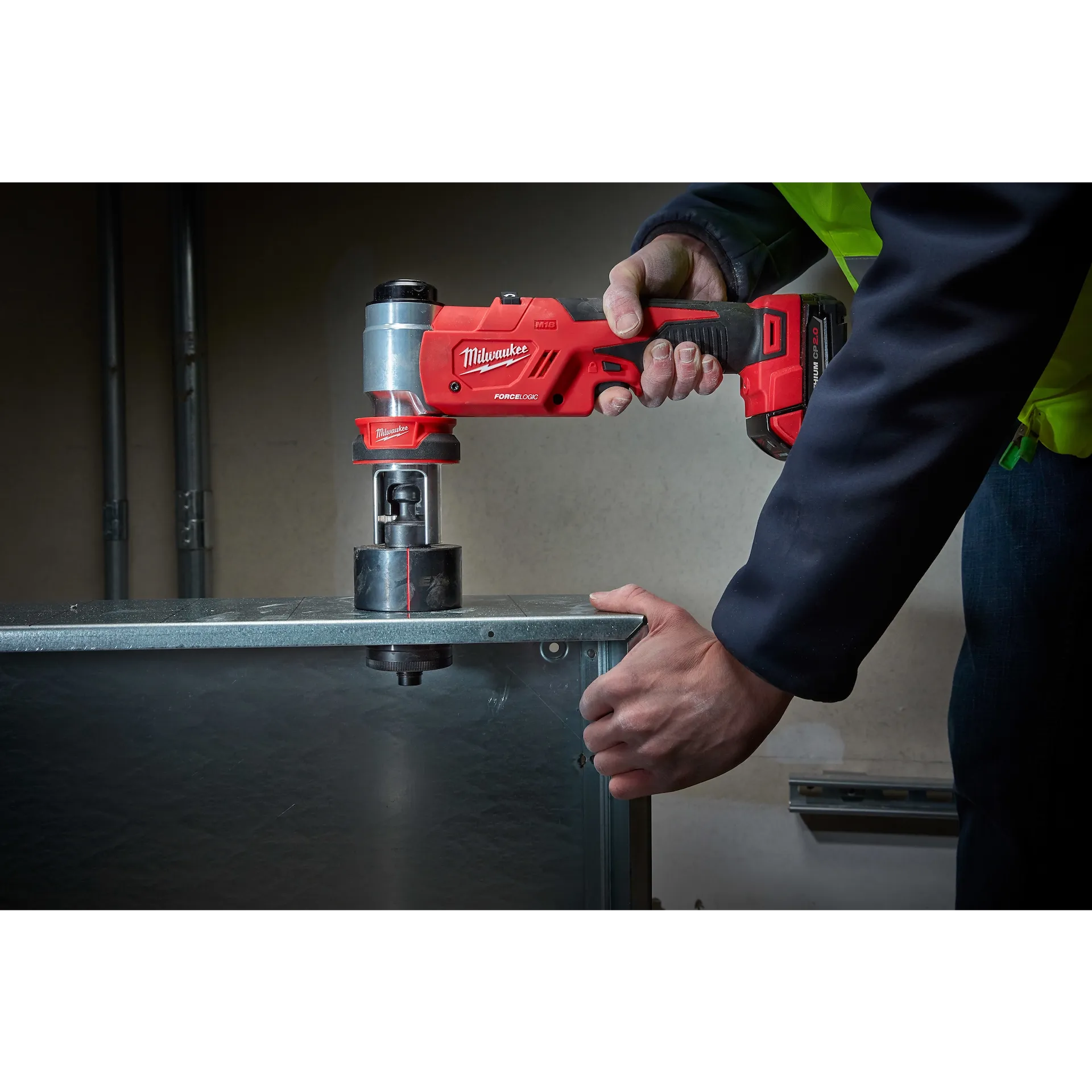 Milwaukee 2677-04 - M18™ FORCE LOGIC™ 6T Knockout Tool 1/2" - 4"