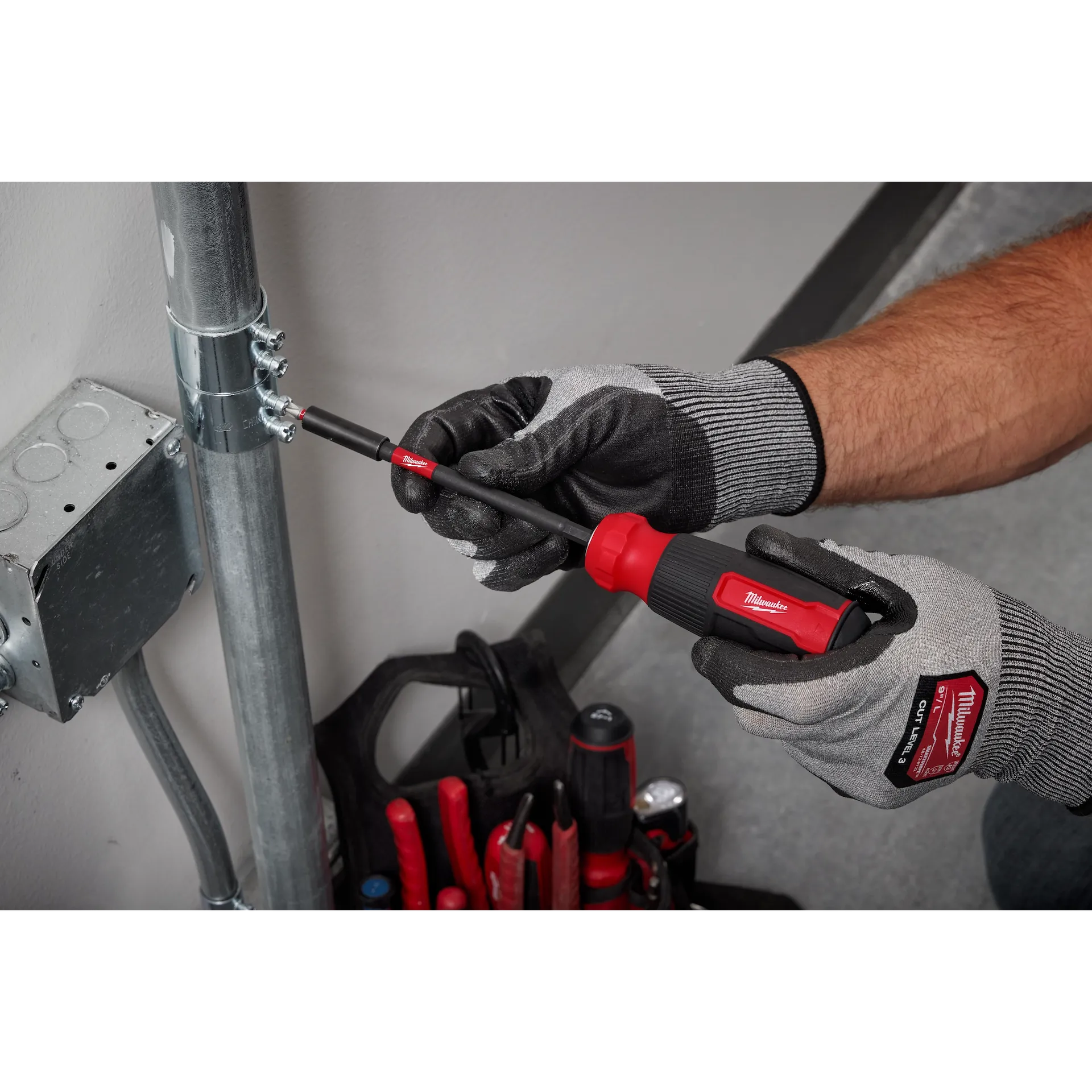 Milwaukee 48-22-2915 - 14-IN-1 Multi-Bit Screwdriver w/ SHOCKWAVE Impact Duty Bits