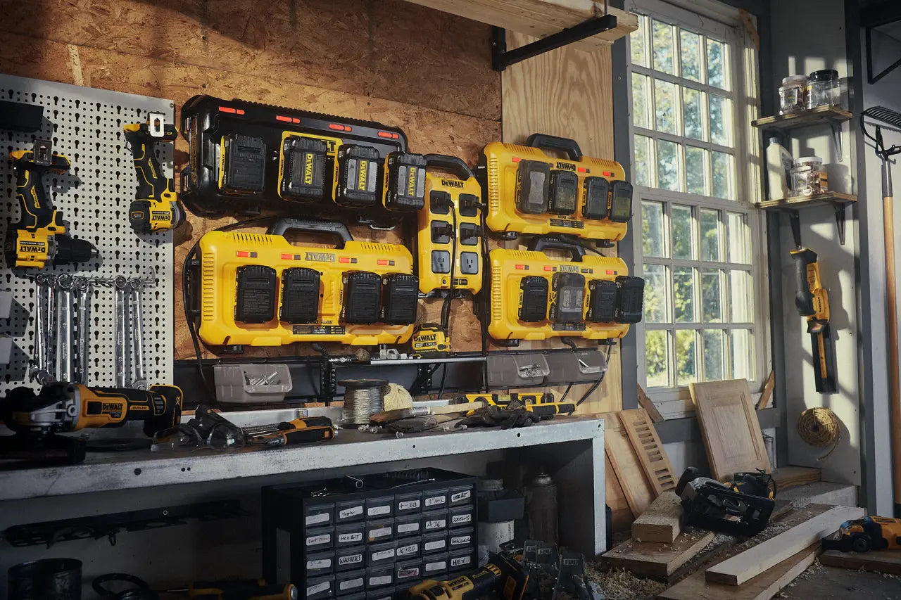 DEWALT DCBPC1615 - 15 Amp Power Controller
