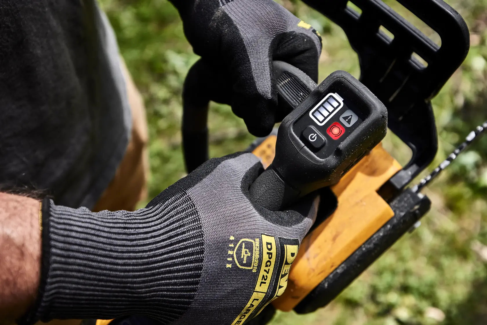 DEWALT DCCS674X2 - 60V MAX 14-in. Brushless Cordless Top Handle Chainsaw Kit