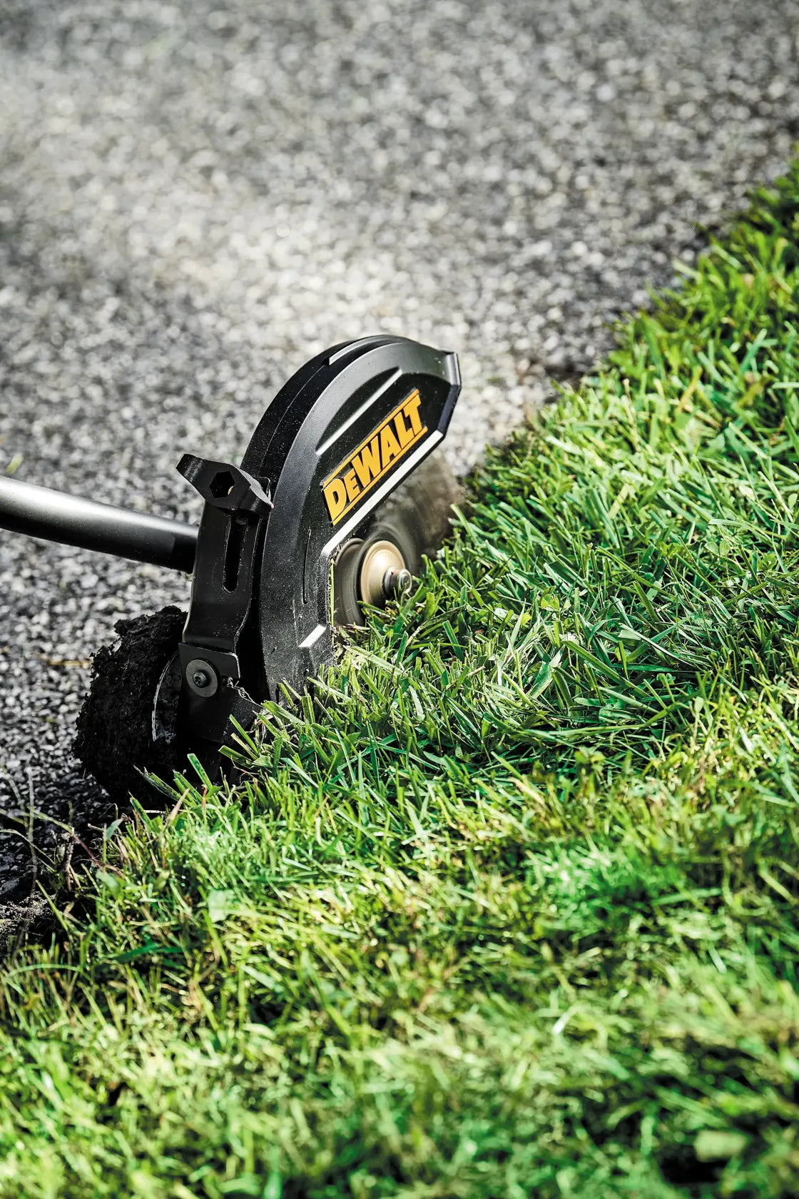 DEWALT DCED472X1 - 60V MAX 7-1/2-in. Brushless Cordless Attachment Capable Edger Kit