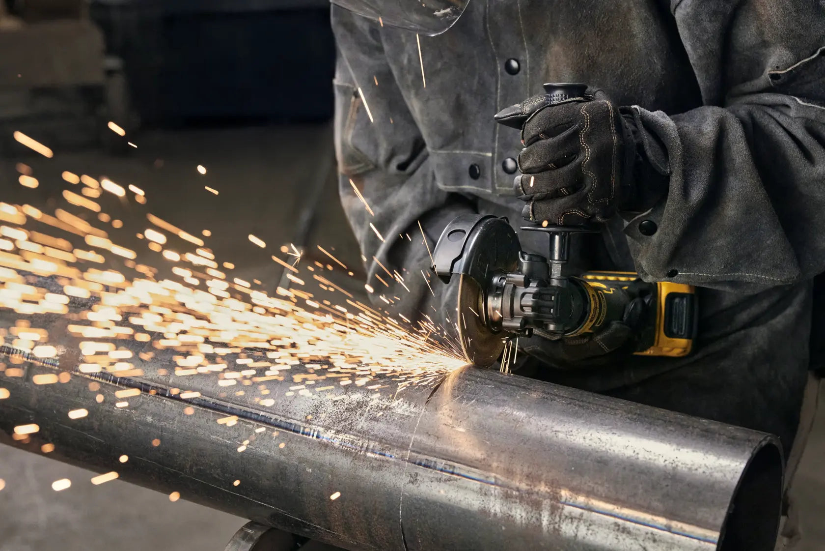 DEWALT DCG402B - 20V MAX* ATOMIC 4-1/2-in. Angle Grinder