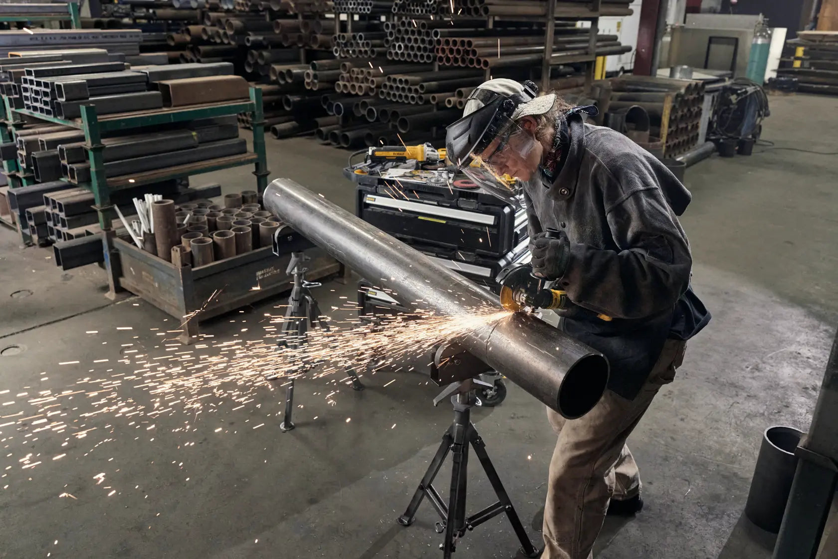 DEWALT DCG402B - 20V MAX* ATOMIC 4-1/2-in. Angle Grinder