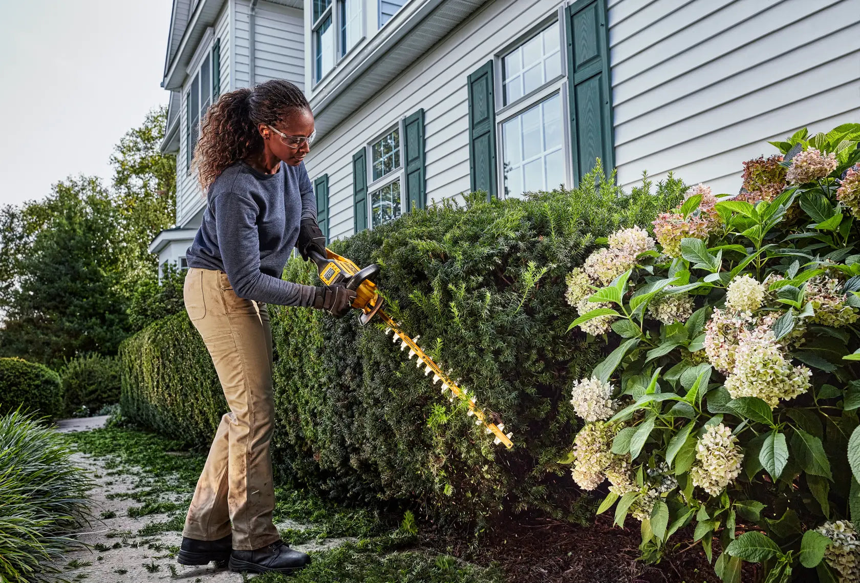 DEWALT DCHT870B - 60V MAX 26-in. Brushless Cordless Hedge Trimmer