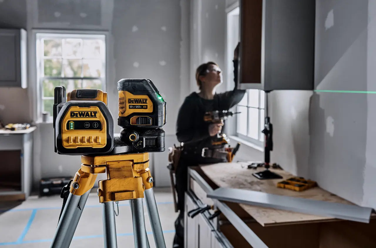 DEWALT DCLE34020GB - 20V MAX* XR® Cordless Cross Line Green Laser