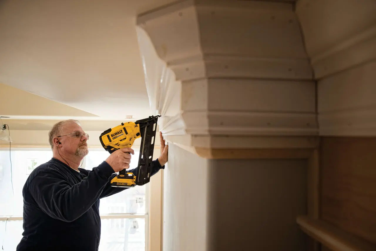 DEWALT DCN650D1 - 20V MAX** XR® 15 ga Cordless Angled Finish Nailer Kit