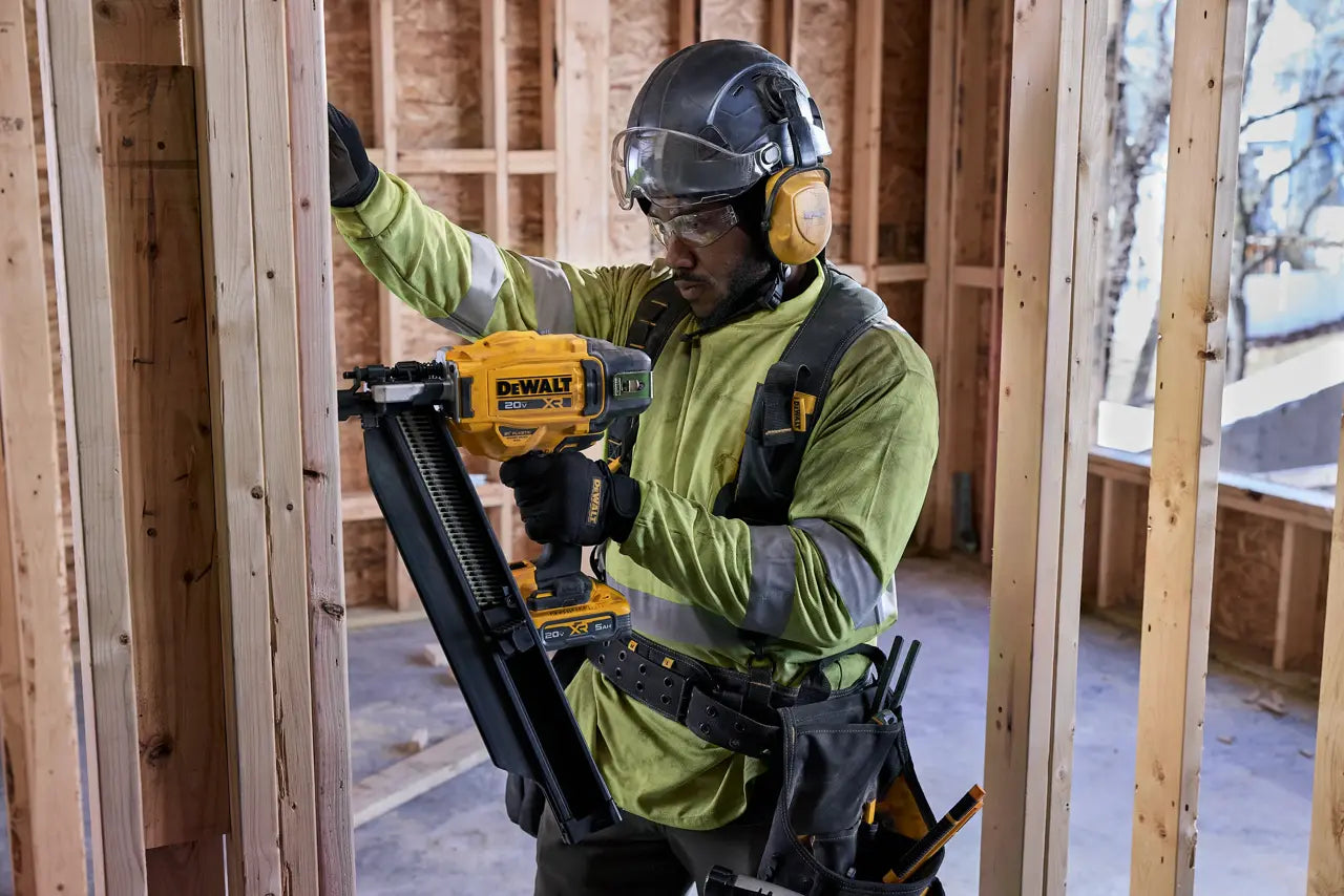 DEWALT DCN920B - 20V MAX* XR® Brushless Cordless 21° Plastic Collated Framing Nailer