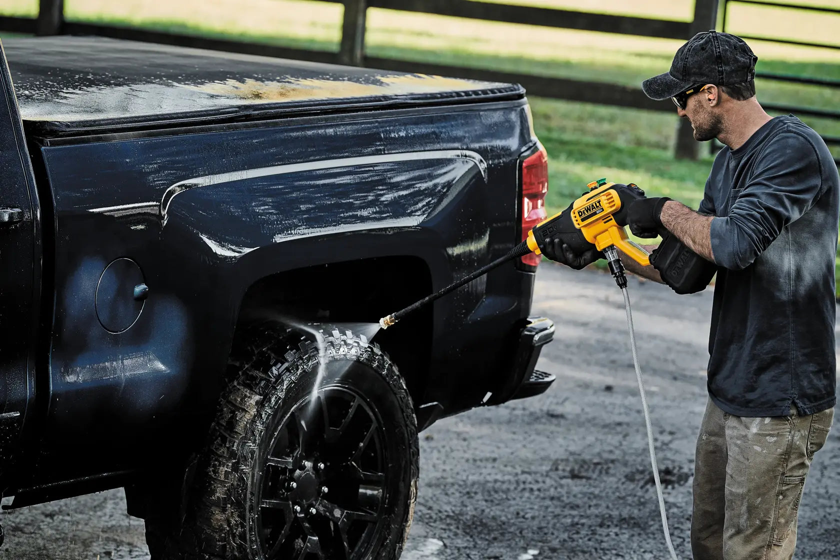 DEWALT DCPW550P1 - 20V MAX 550 PSI Cordless Power Cleaner Kit