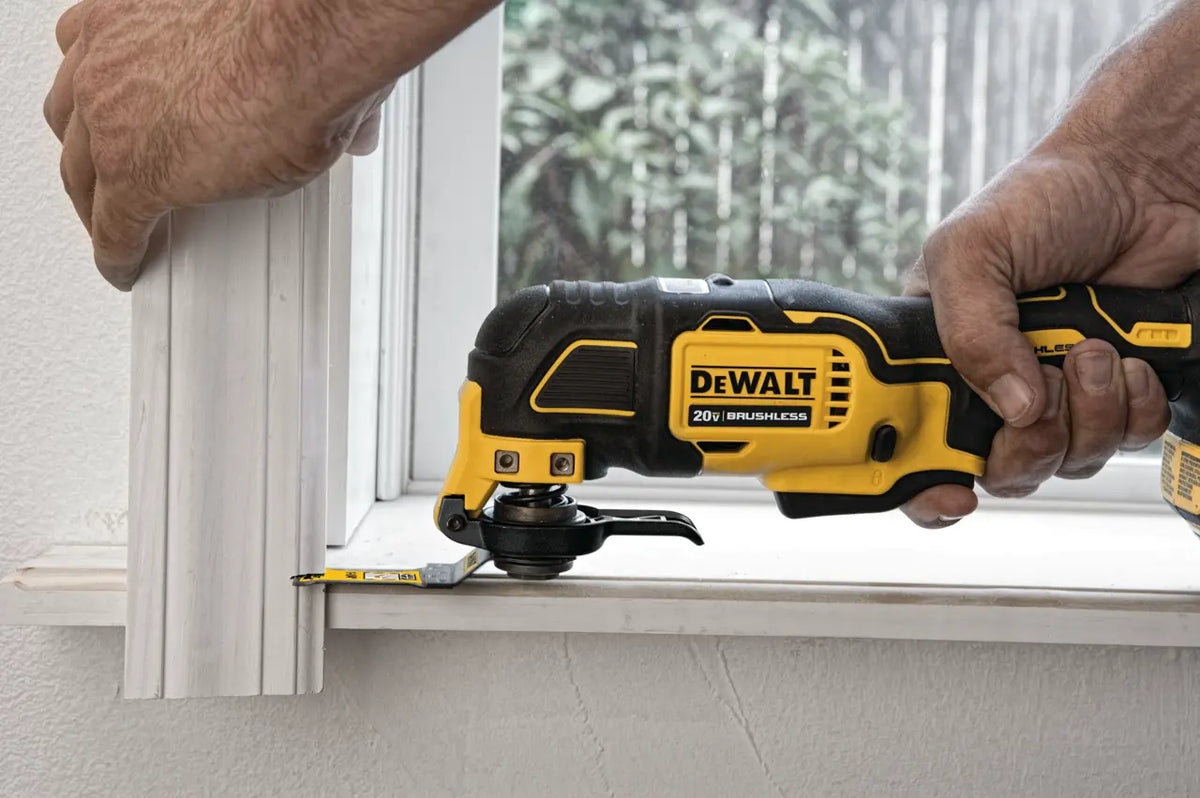 DEWALT DCS354D1 - ATOMIC™ 20V MAX* Brushless Cordless Oscillating Multi-Tool Kit