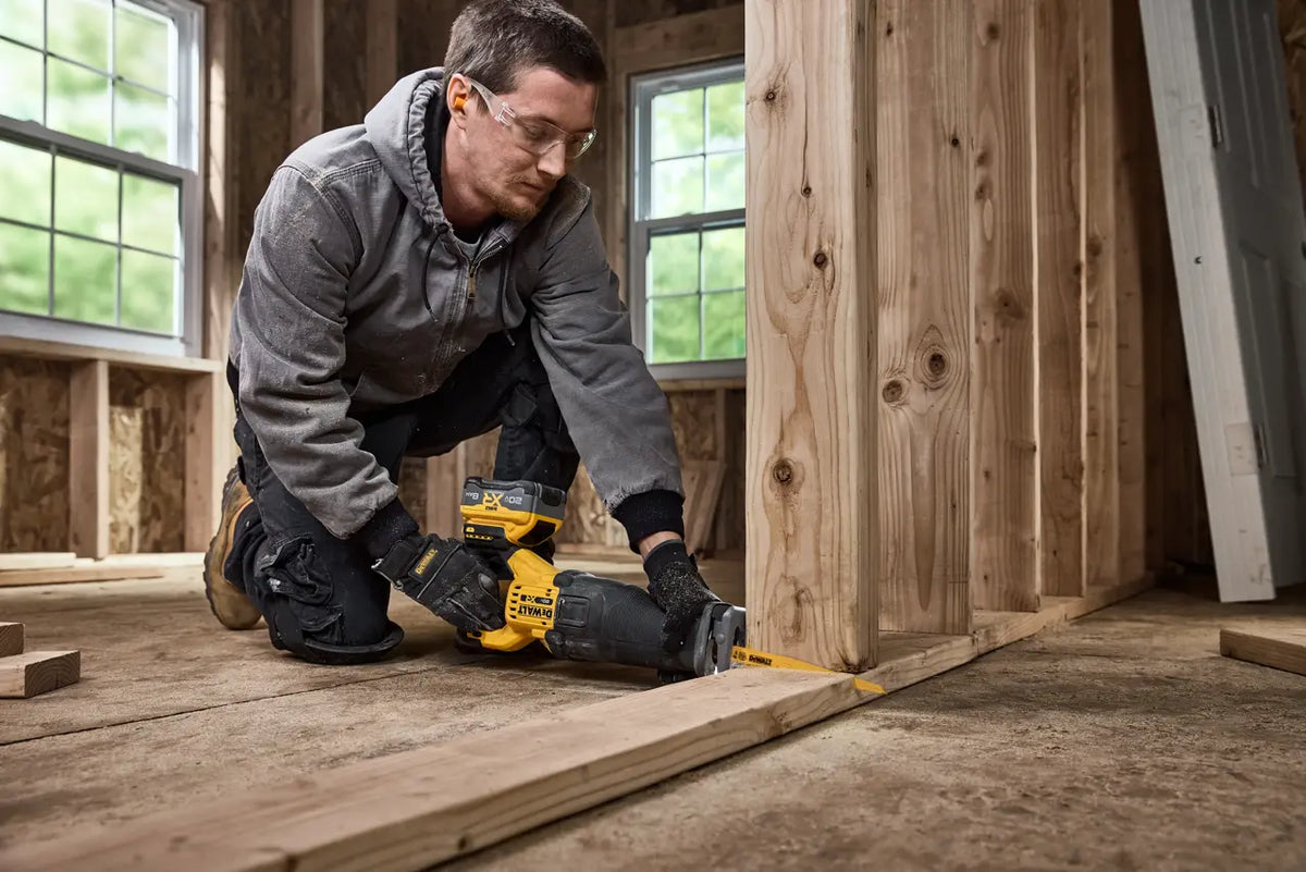 DEWALT DCS384WW1 - 20V MAX* XR® Brushless Cordless Reciprocating Saw Kit