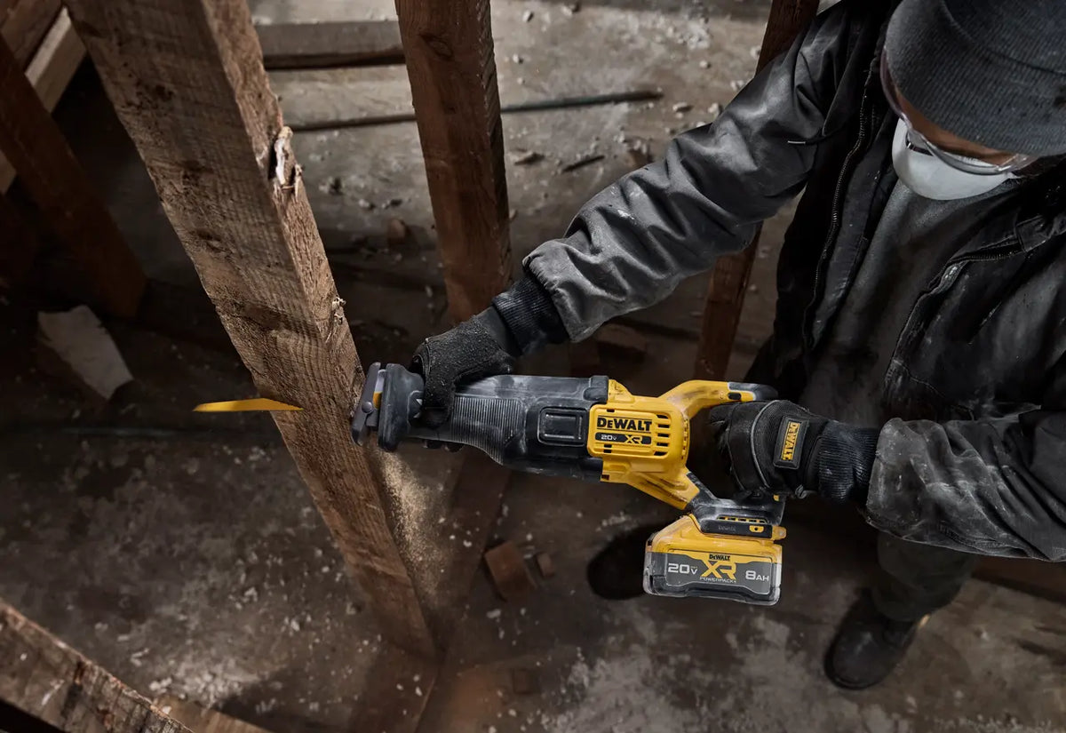 DEWALT DCS384WW1 - 20V MAX* XR® Brushless Cordless Reciprocating Saw Kit