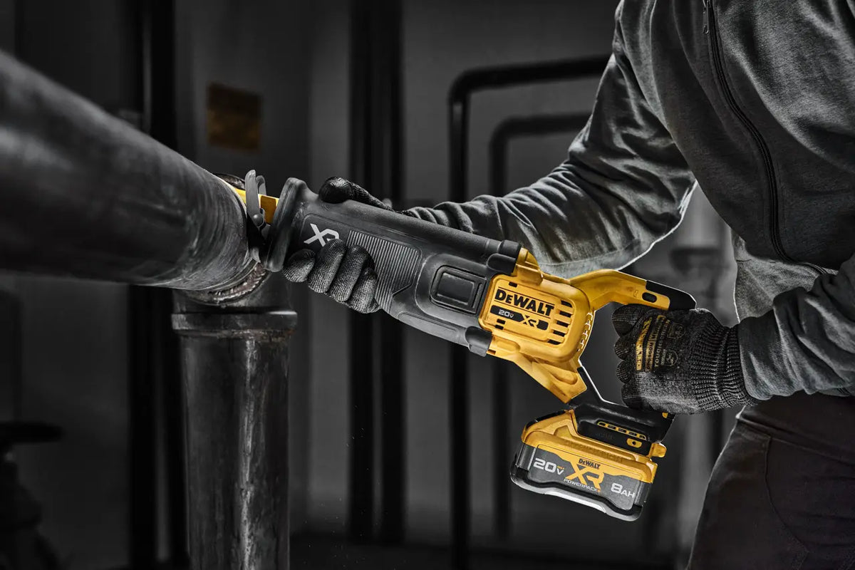 DEWALT DCS384WW1 - 20V MAX* XR® Brushless Cordless Reciprocating Saw Kit