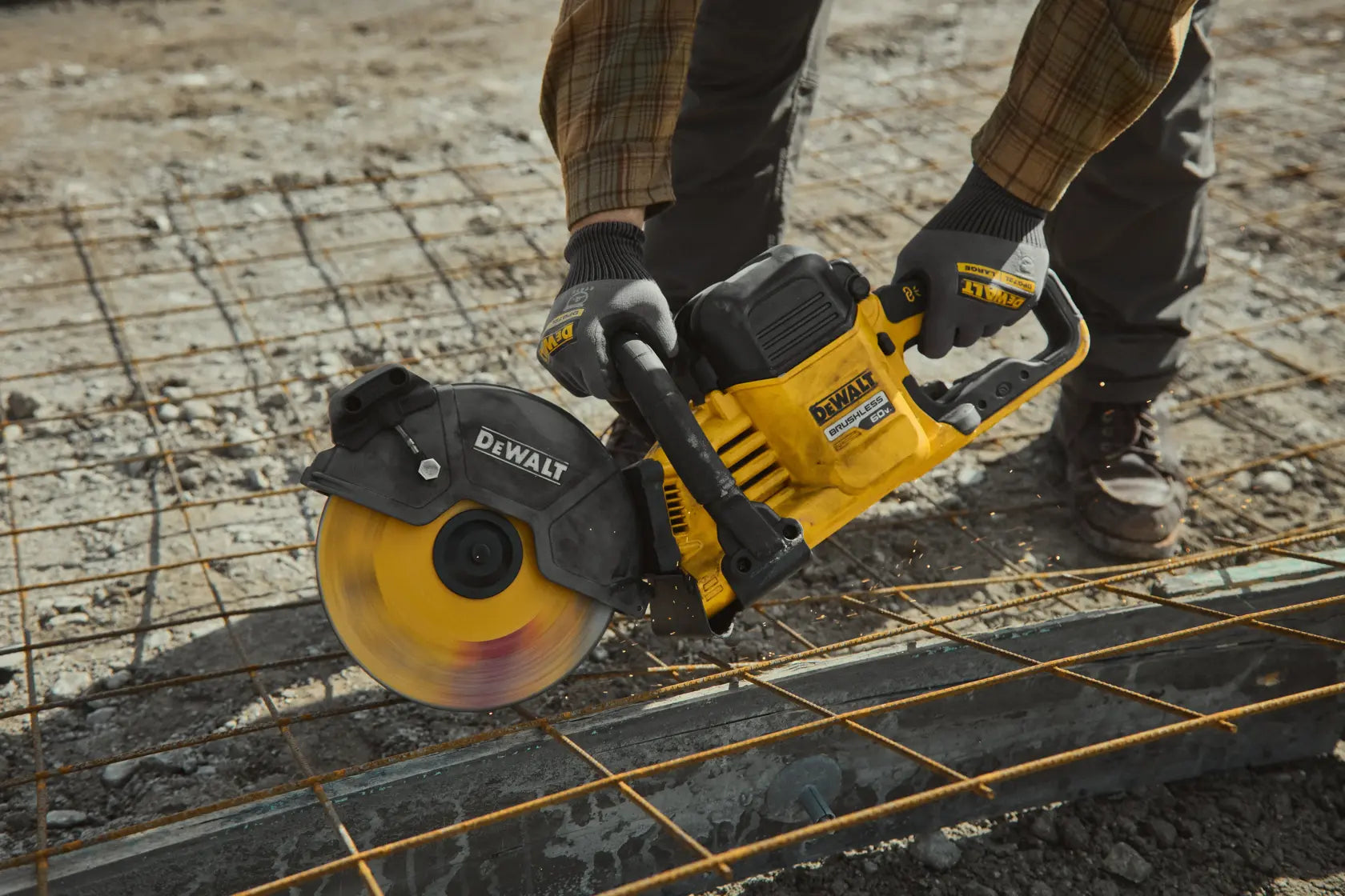 DEWALT DCS692X2-60V MAX* Brushless Cordless 9 in. Cut-Off Saw Kit
