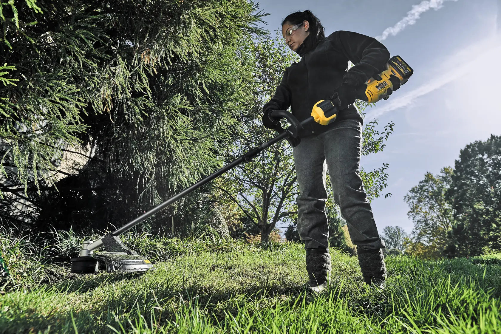 DEWALT DCST972B - 60V MAX 17-in. Brushless Cordless Attachment Capable String Trimmer
