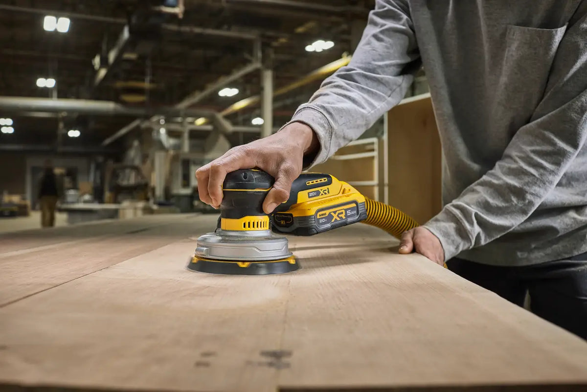 DEWALT DCW230B - 20V MAX* XR® 6-in Random Orbit Sander