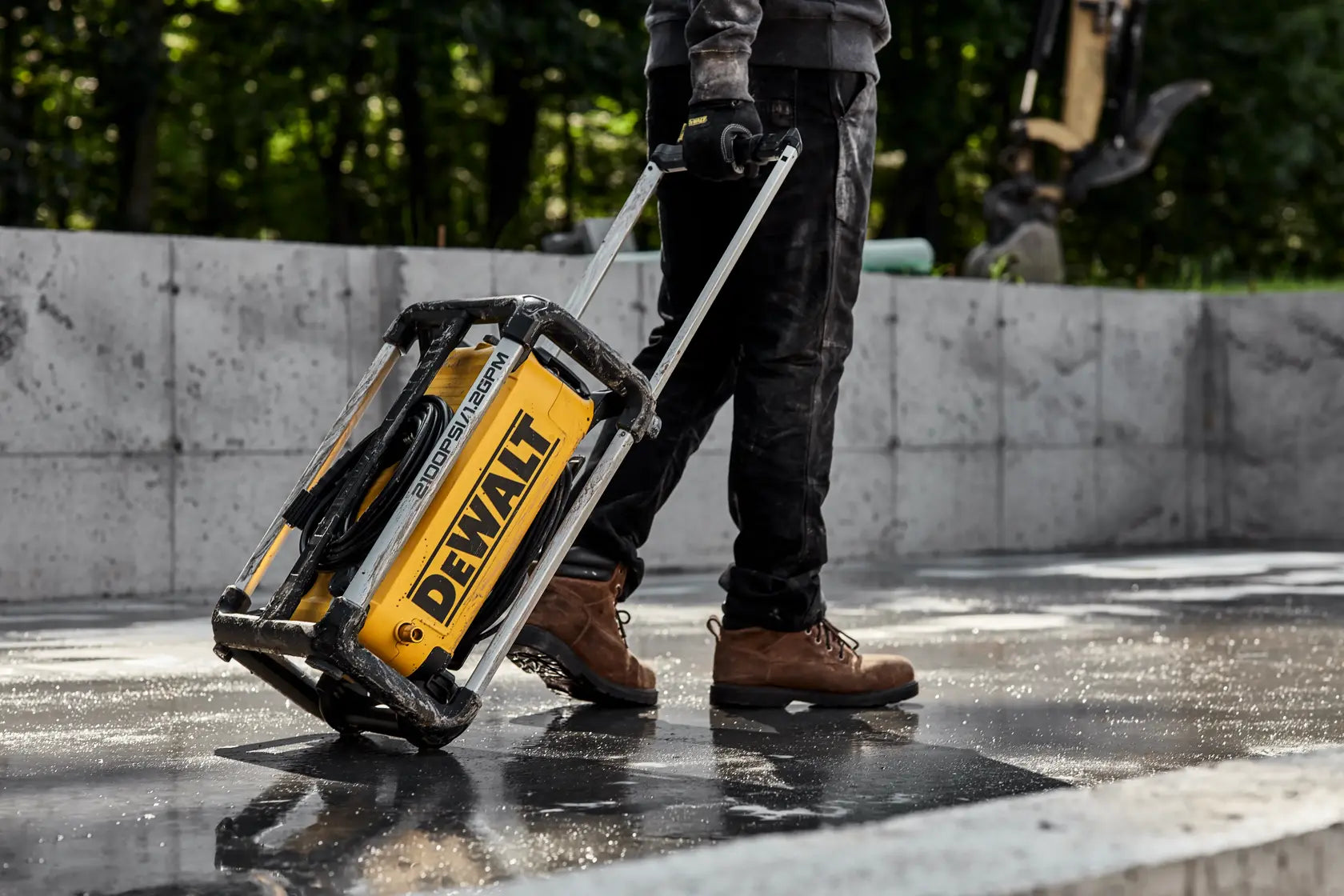 DEWALT DWPW2100 - 2100 PSI 1.2 GPM Electric Jobsite Pressure Washer