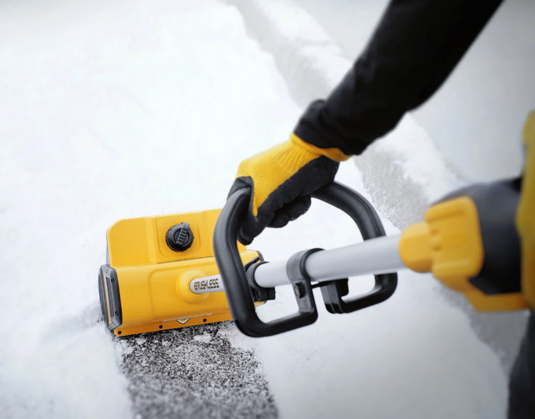 DEWALT DXSVXA2016-002B - 20V MAX* Cordless Snow Shovel