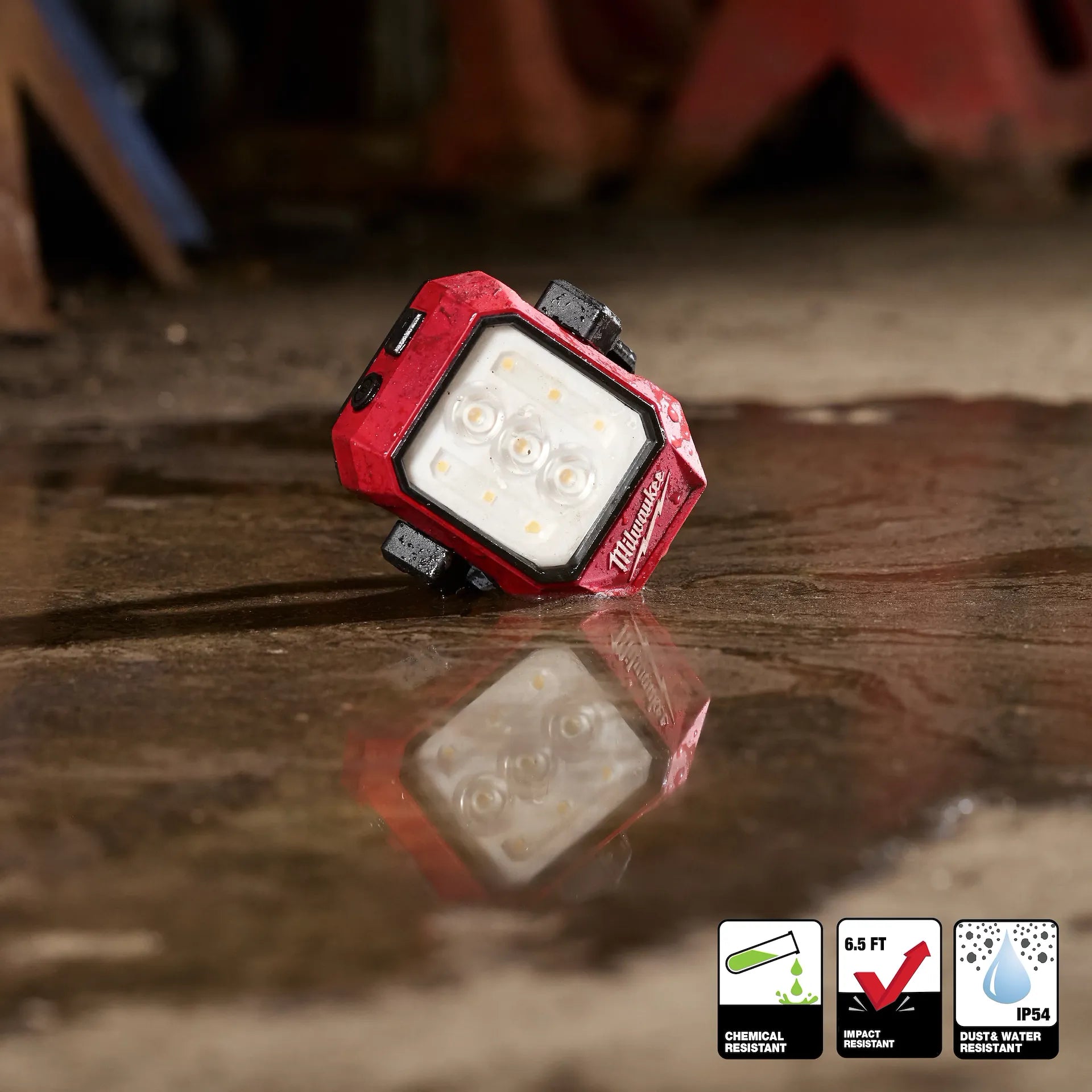 Milwaukee 2015R - Rechargeable Pivoting Task Light w/ Spot Mode